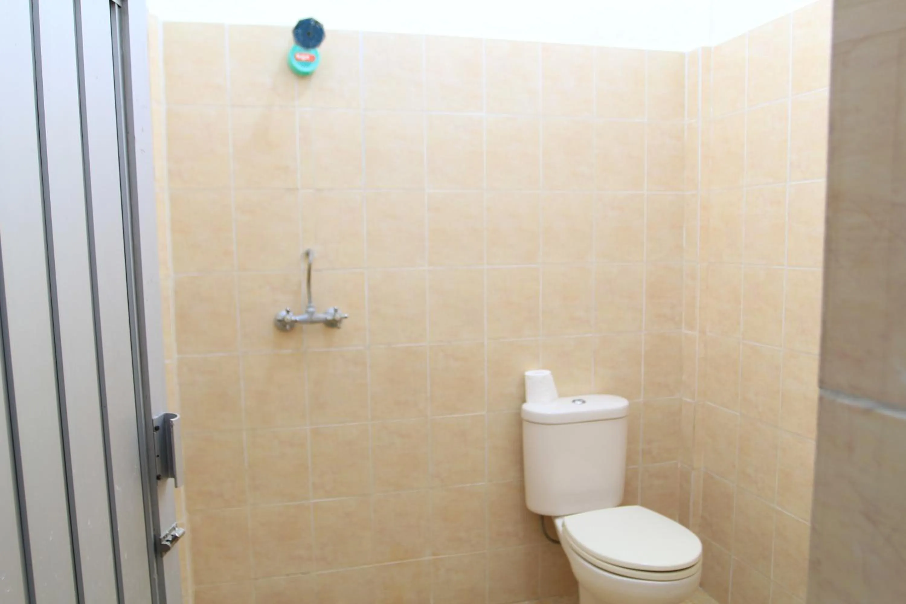 Bathroom in Losmen Cempaka 3