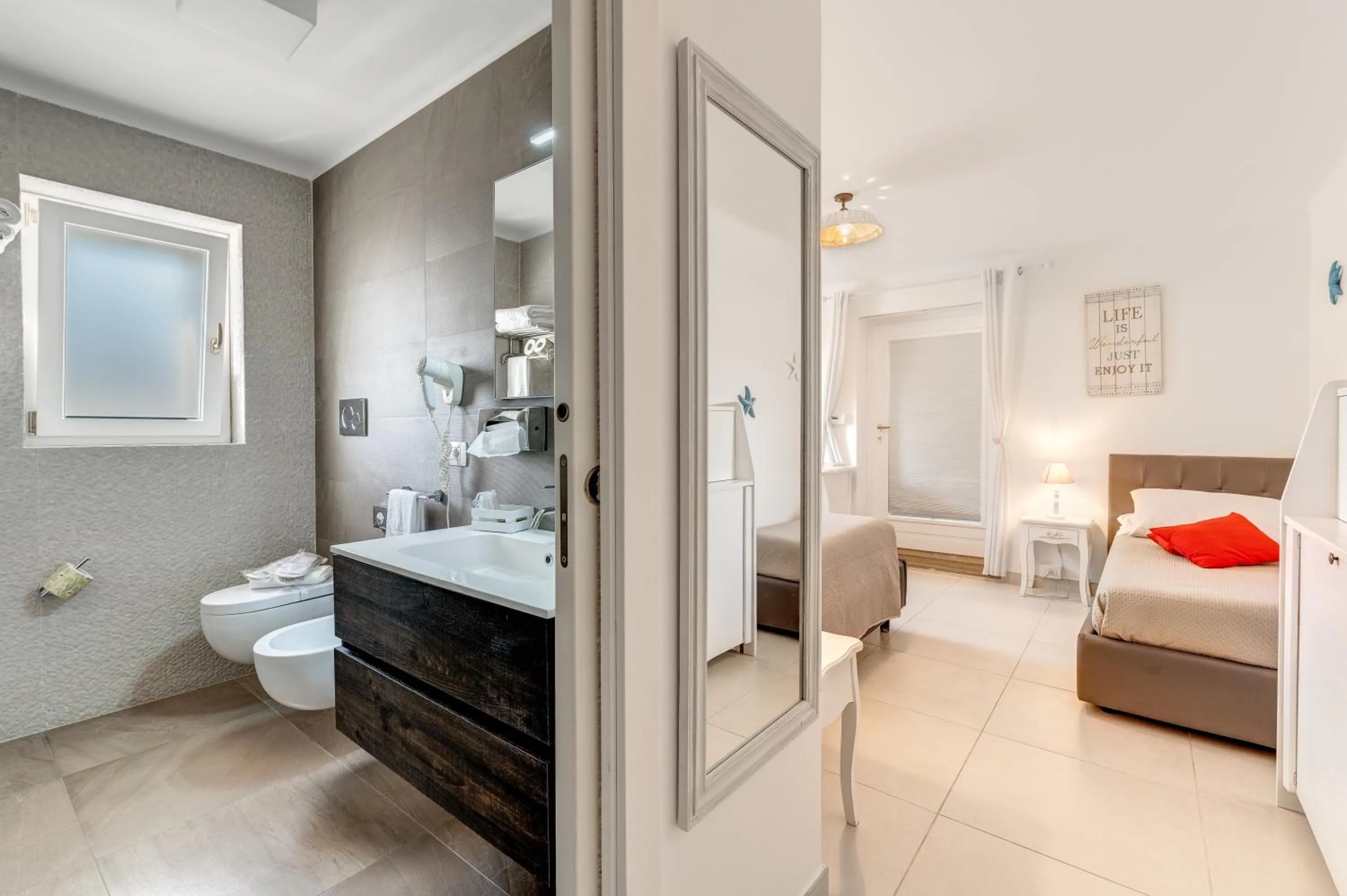 Photo of the whole room, Bed in La Terrazza Sulla Rupe Relais