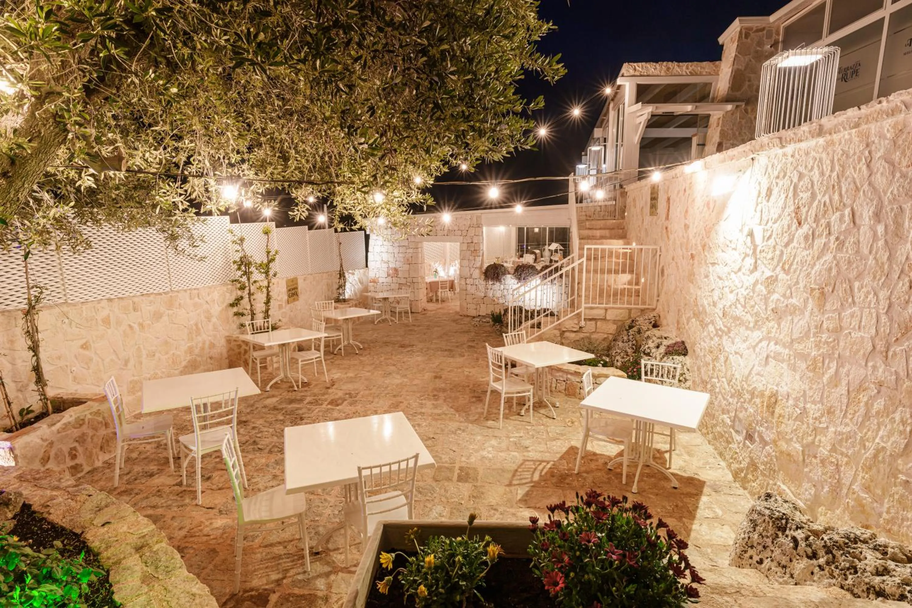 Patio in La Terrazza Sulla Rupe Relais