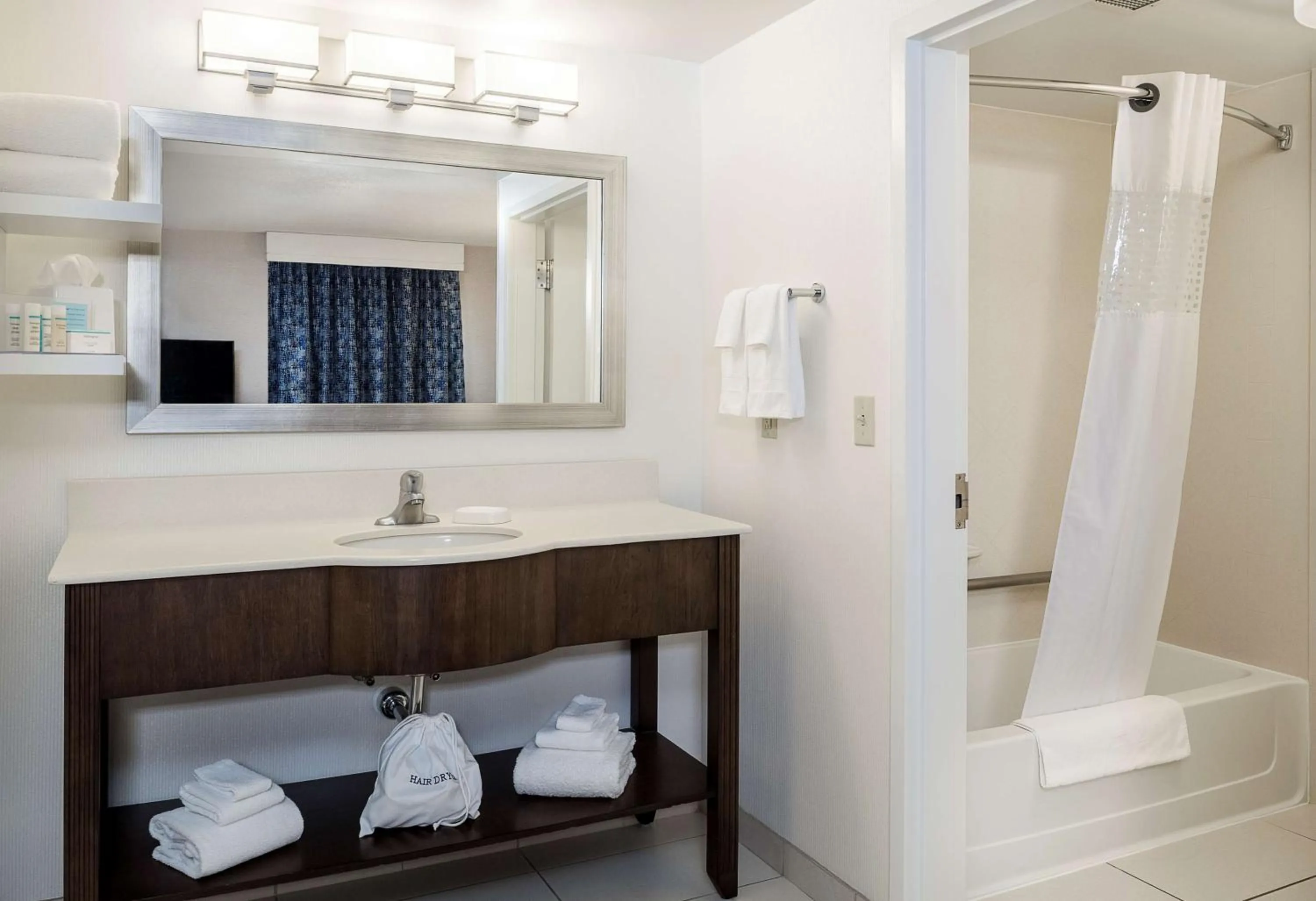 Shower in Hampton Inn & Suites by Hilton Dartmouth - Halifax