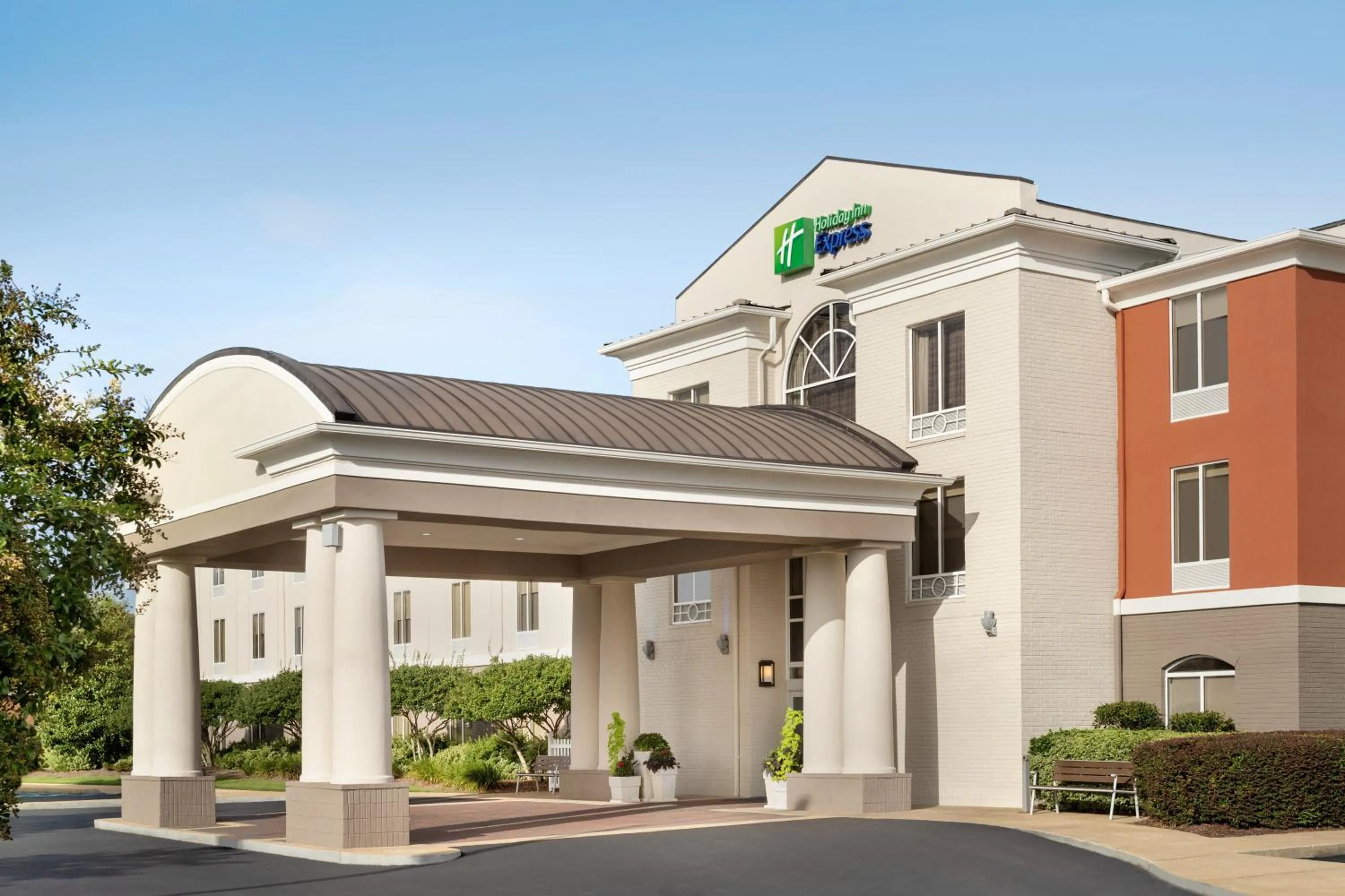 Property building in Holiday Inn Express Hotel & Suites Auburn - University Area by IHG