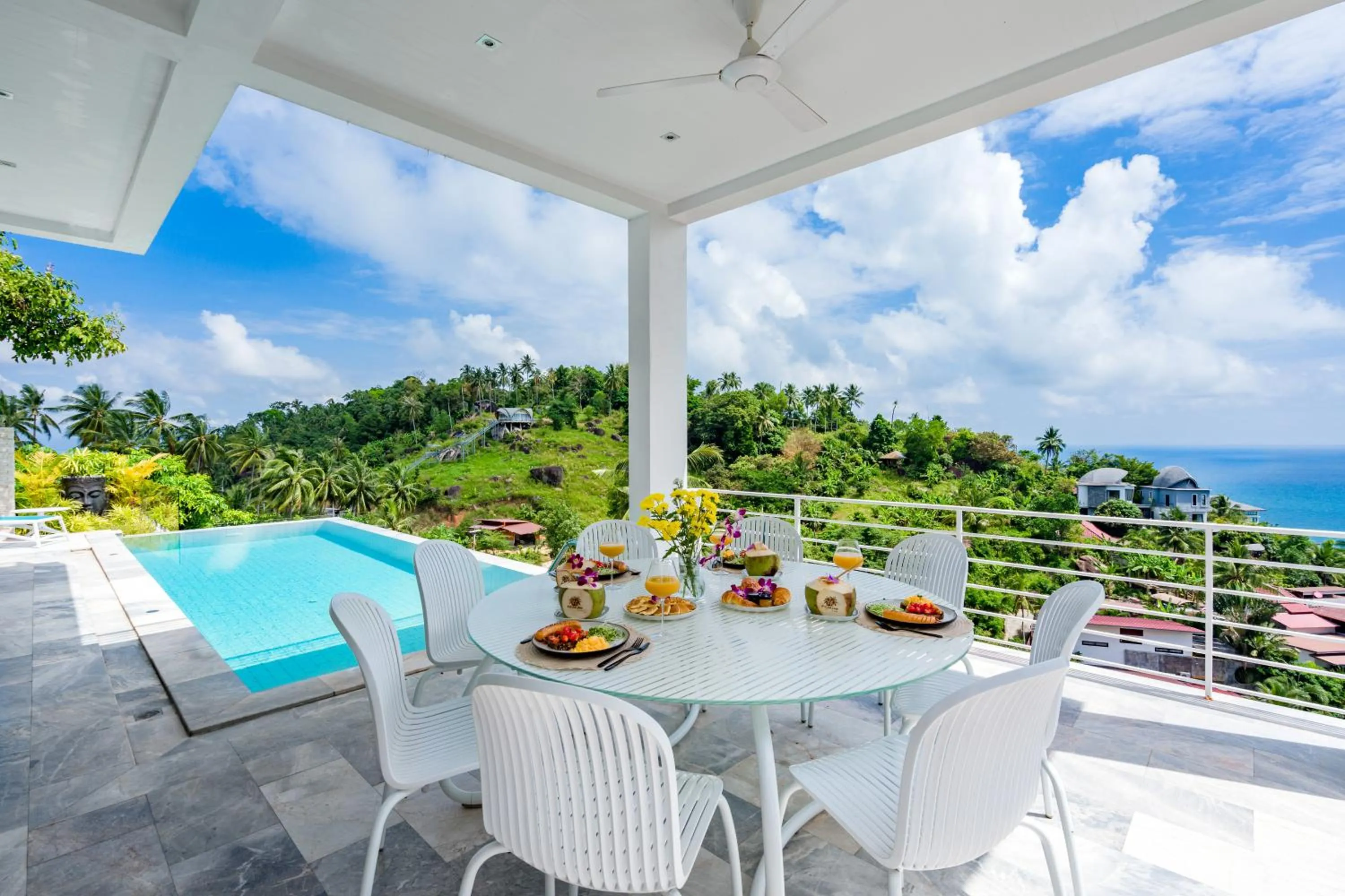 Dining area in Villa Melo