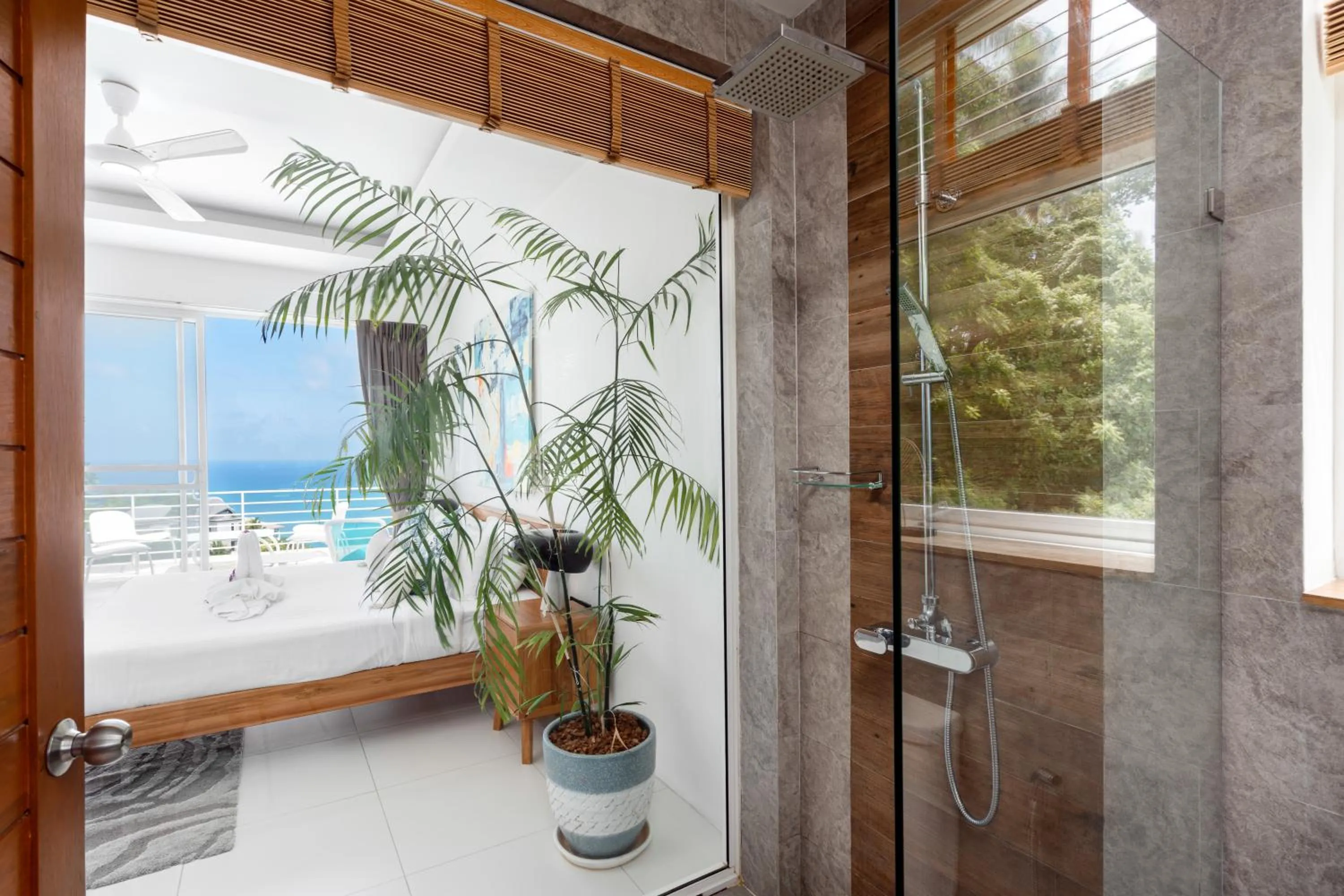 Shower in Villa Melo