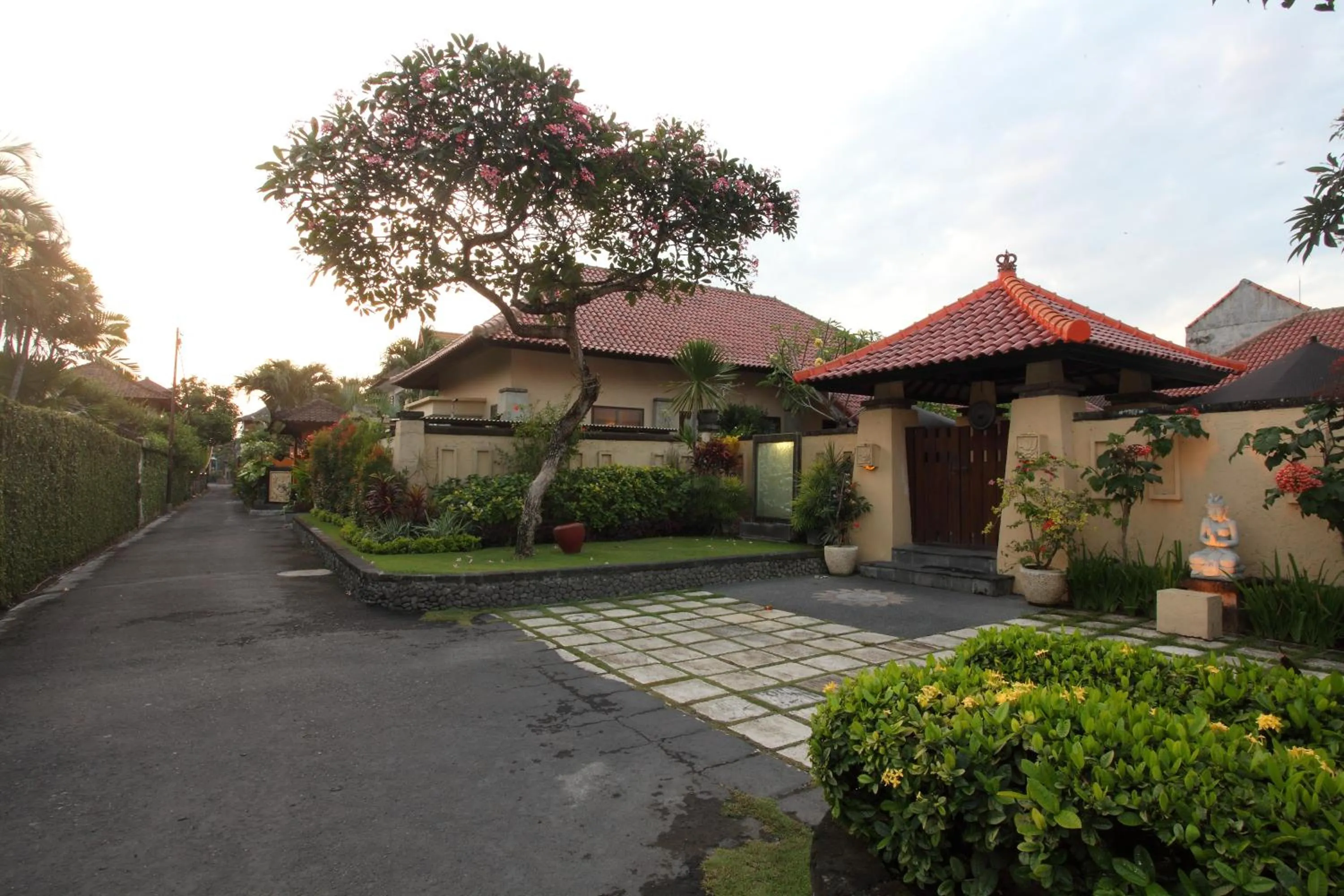 Facade/entrance in Pondok Ayu