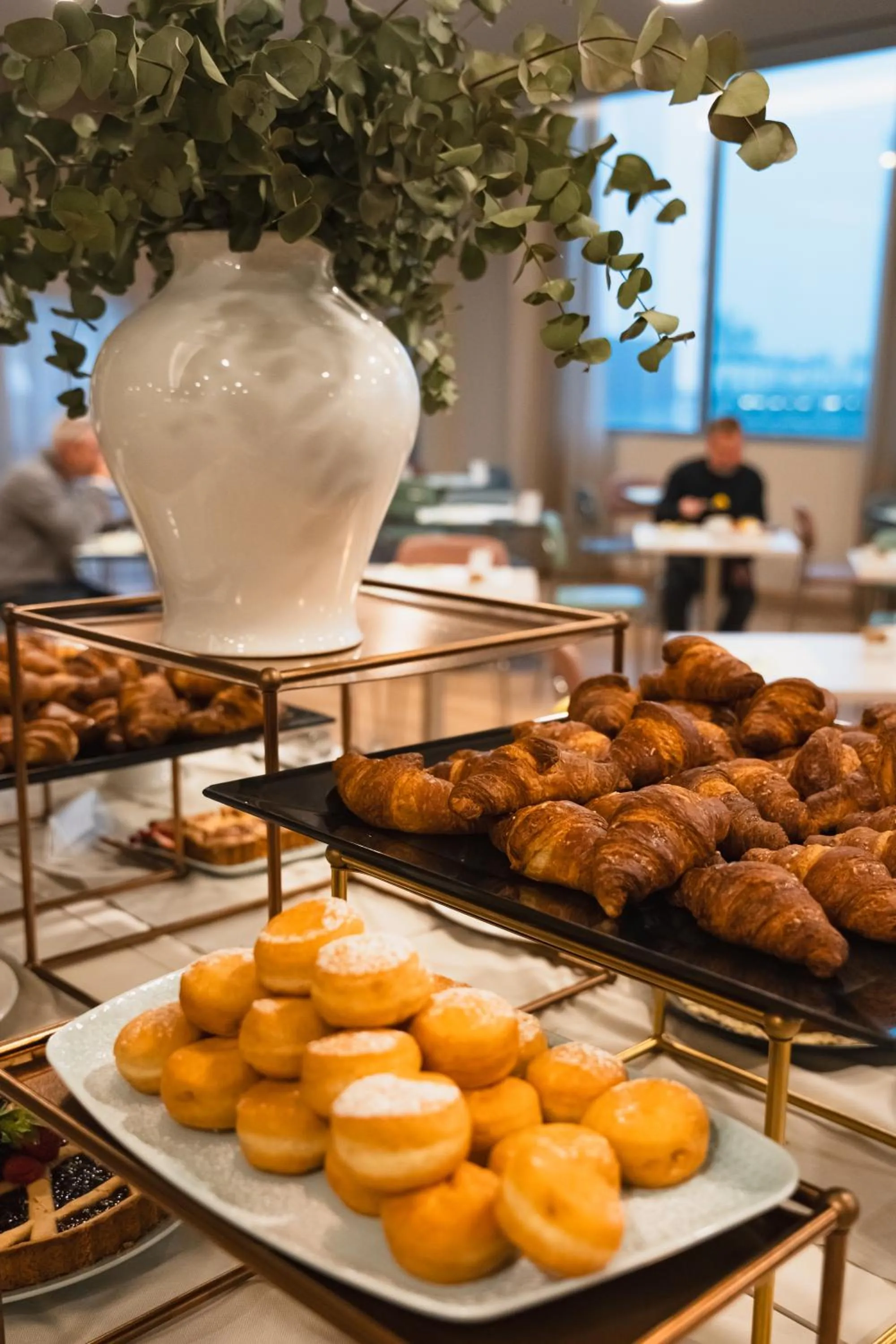 Buffet breakfast in H2C Hotel Milanofiori