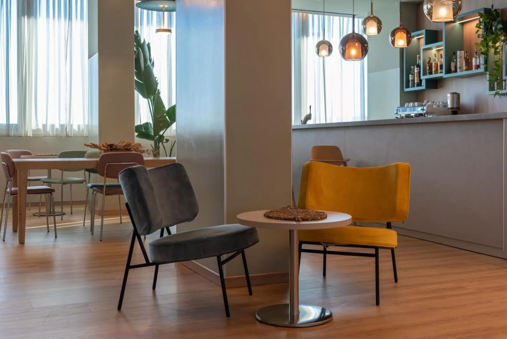 Seating area in H2C Hotel Milanofiori