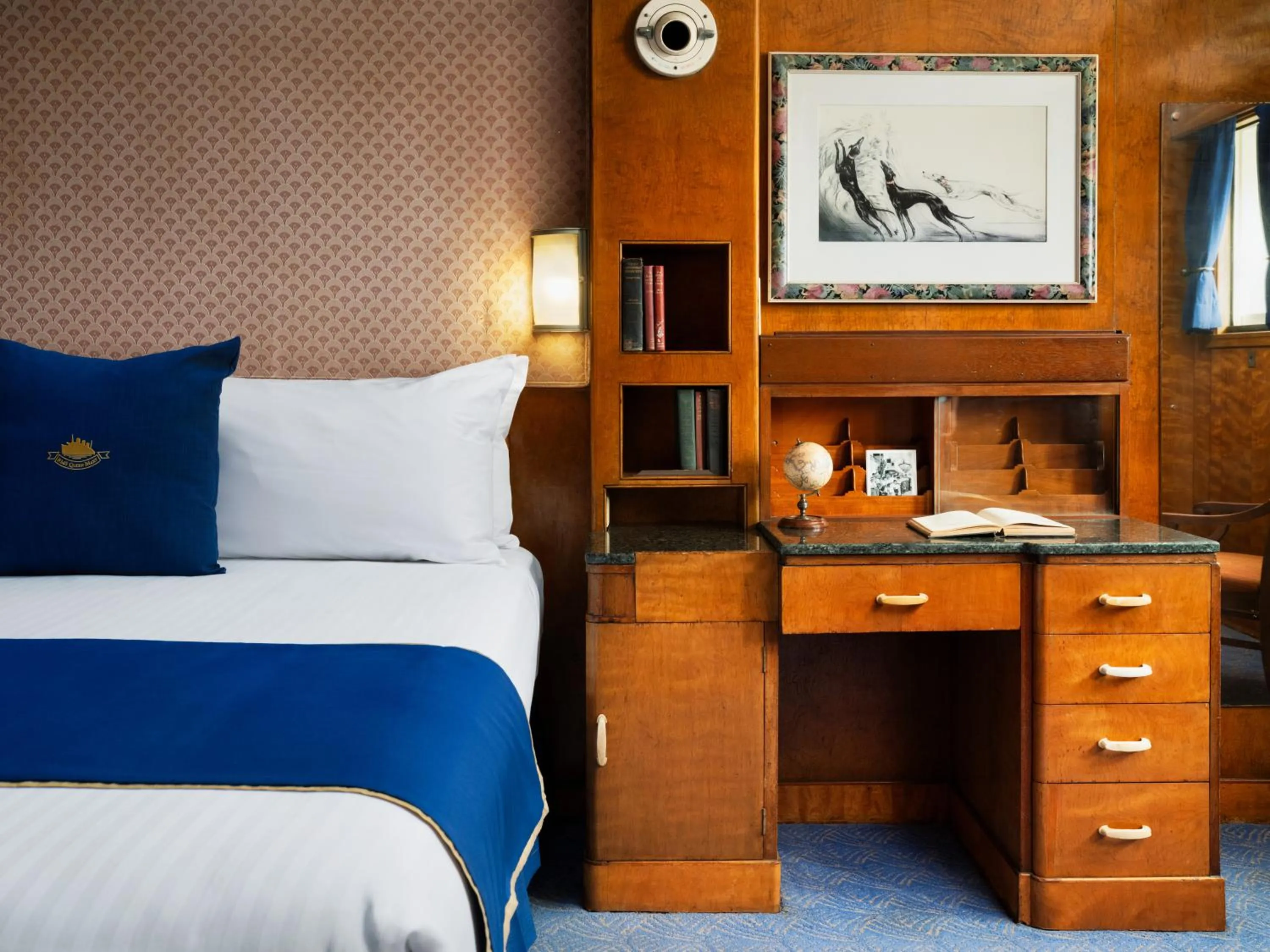 Bedroom, Bed in The Queen Mary