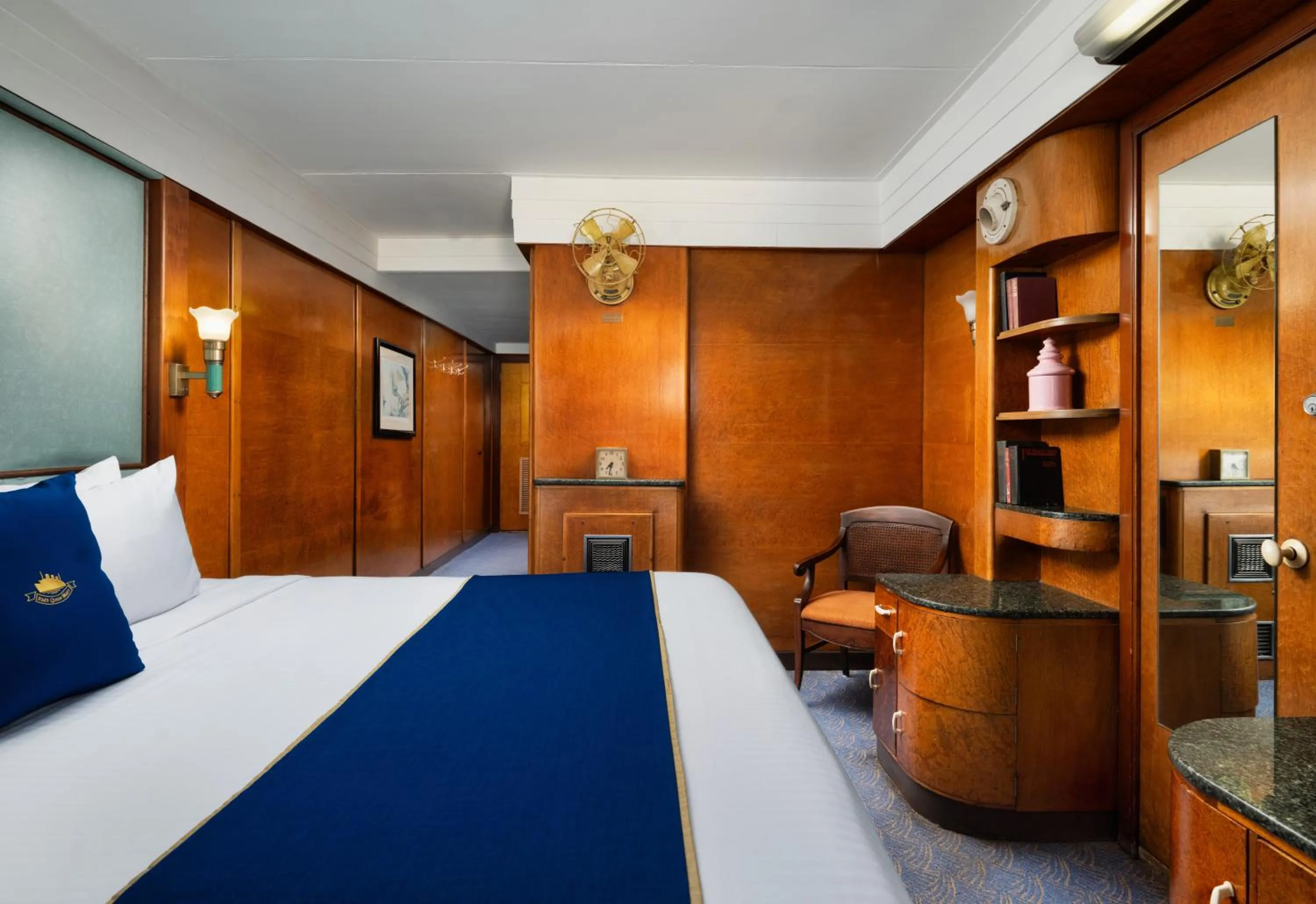 Bedroom, Bed in The Queen Mary