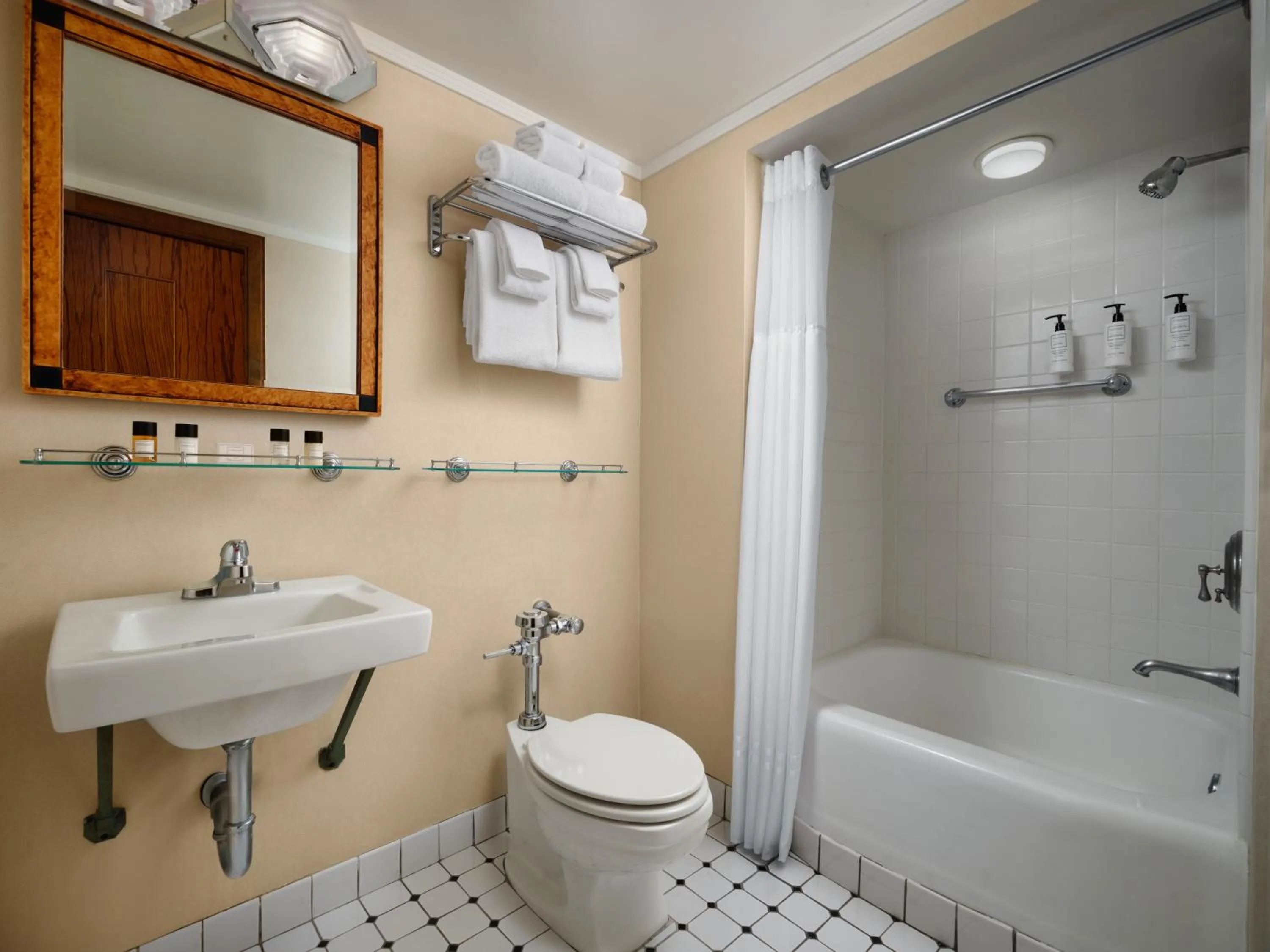 Bathroom in The Queen Mary