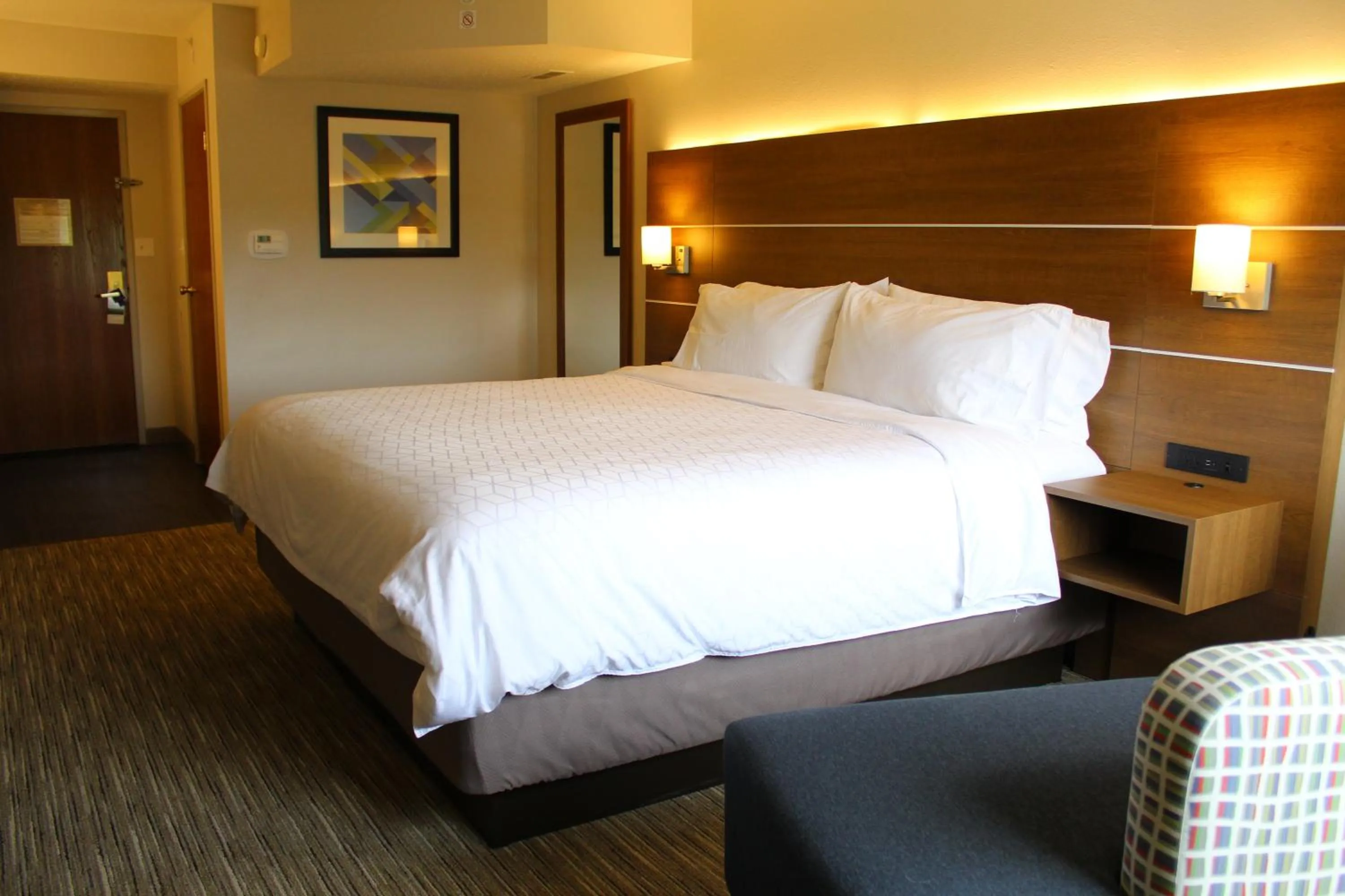 Photo of the whole room, Bed in Holiday Inn Express Murrysville - Delmont by IHG