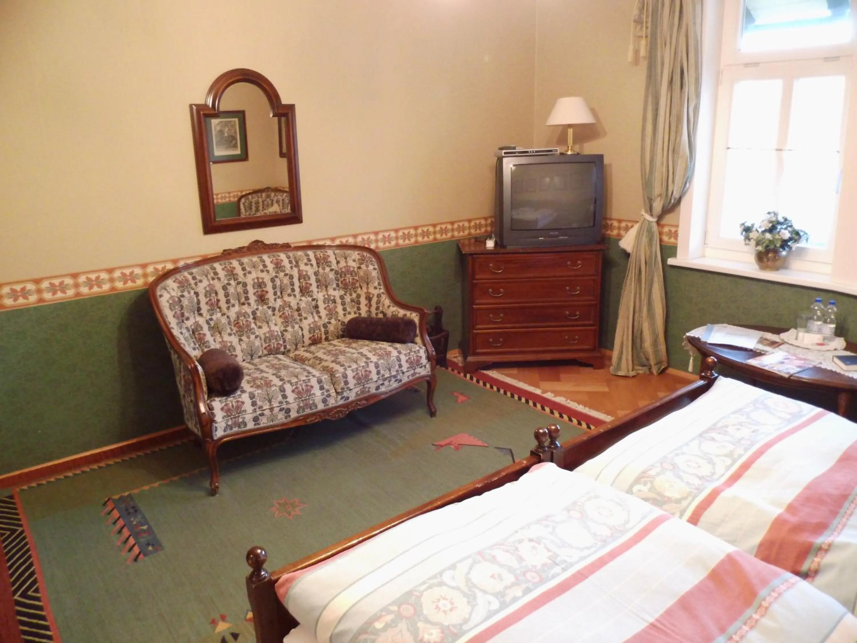 Day, Bed in Villa Bomberg
