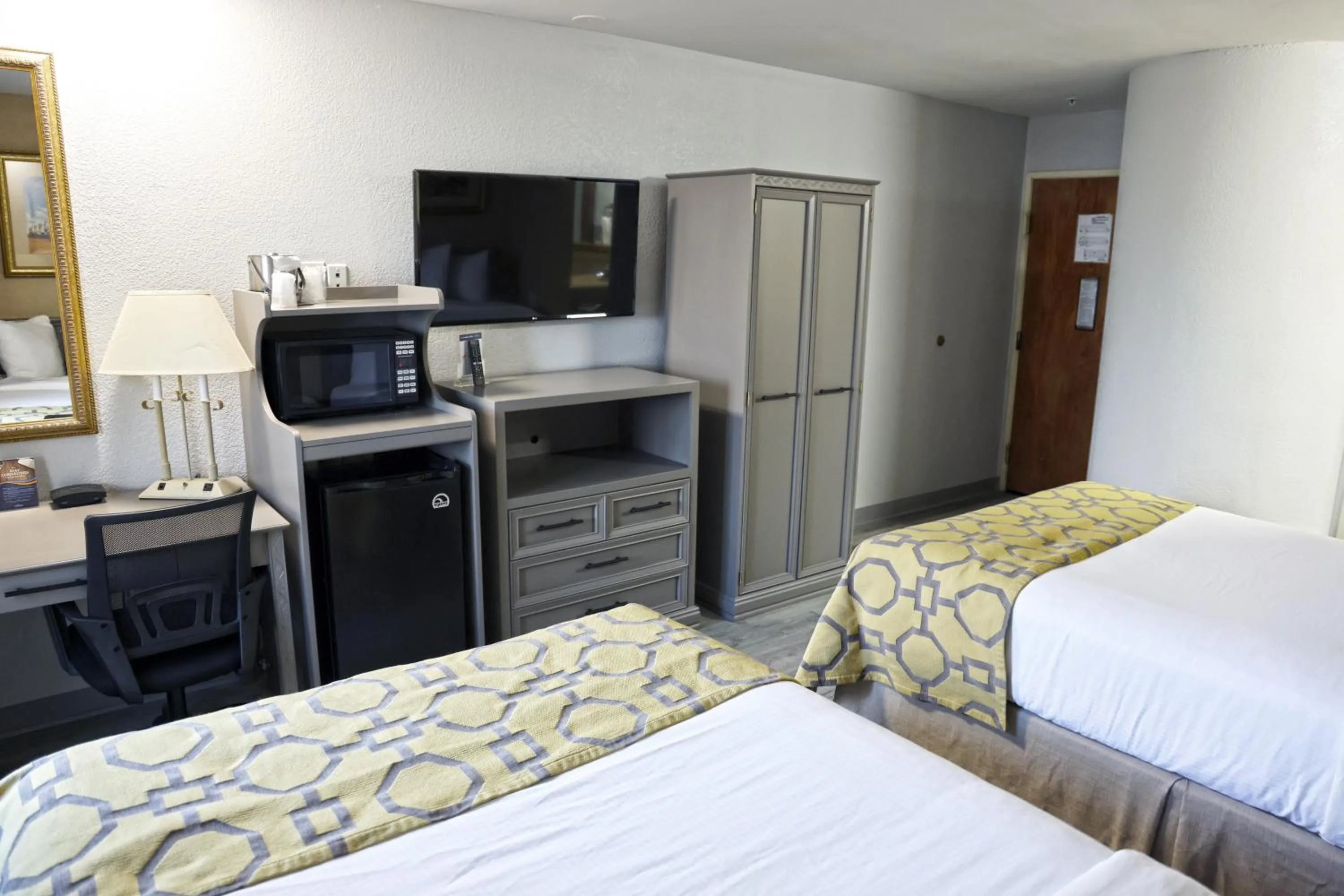 Photo of the whole room, Bed in Baymont by Wyndham Barstow Historic Route 66