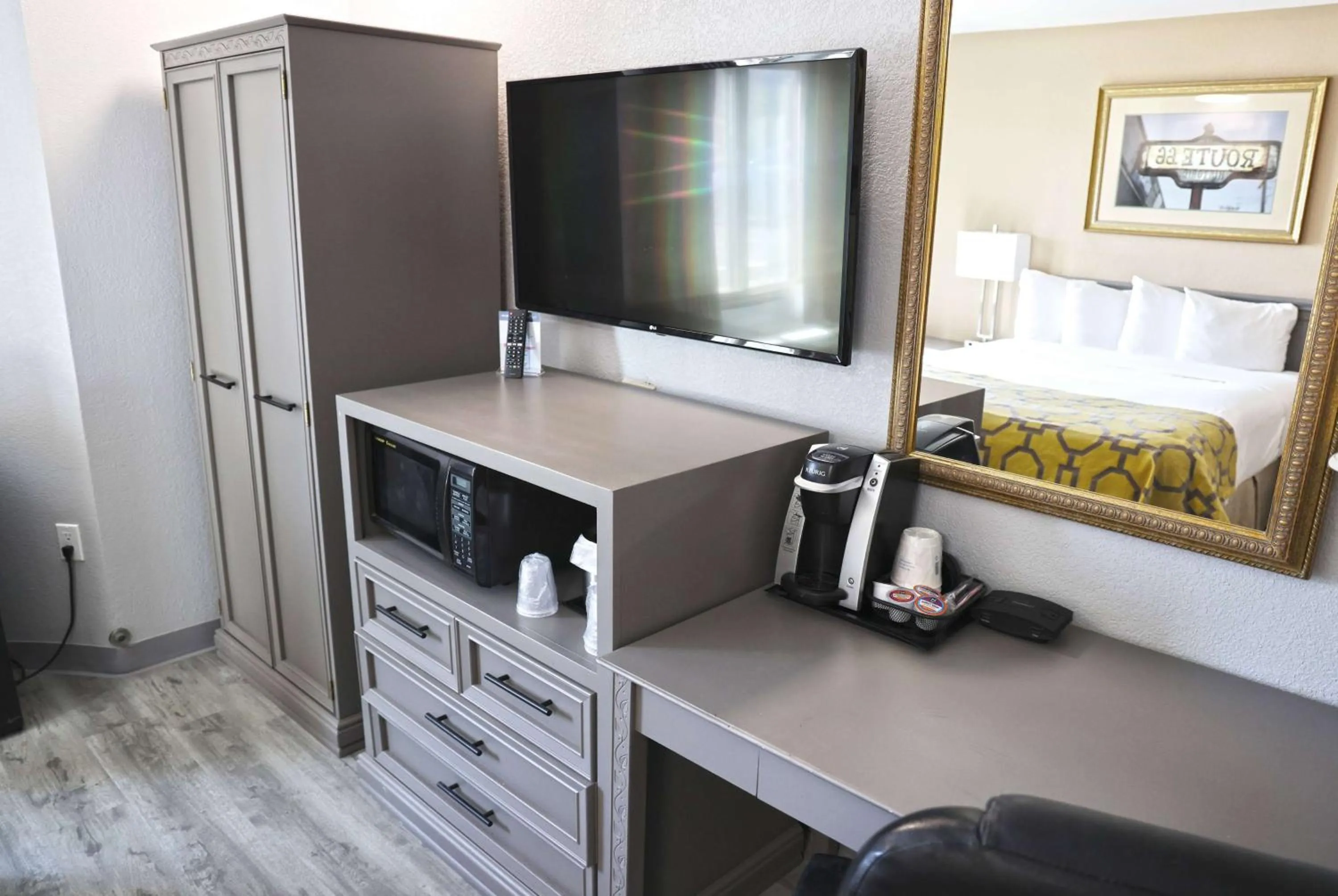 Photo of the whole room, Bed in Baymont by Wyndham Barstow Historic Route 66