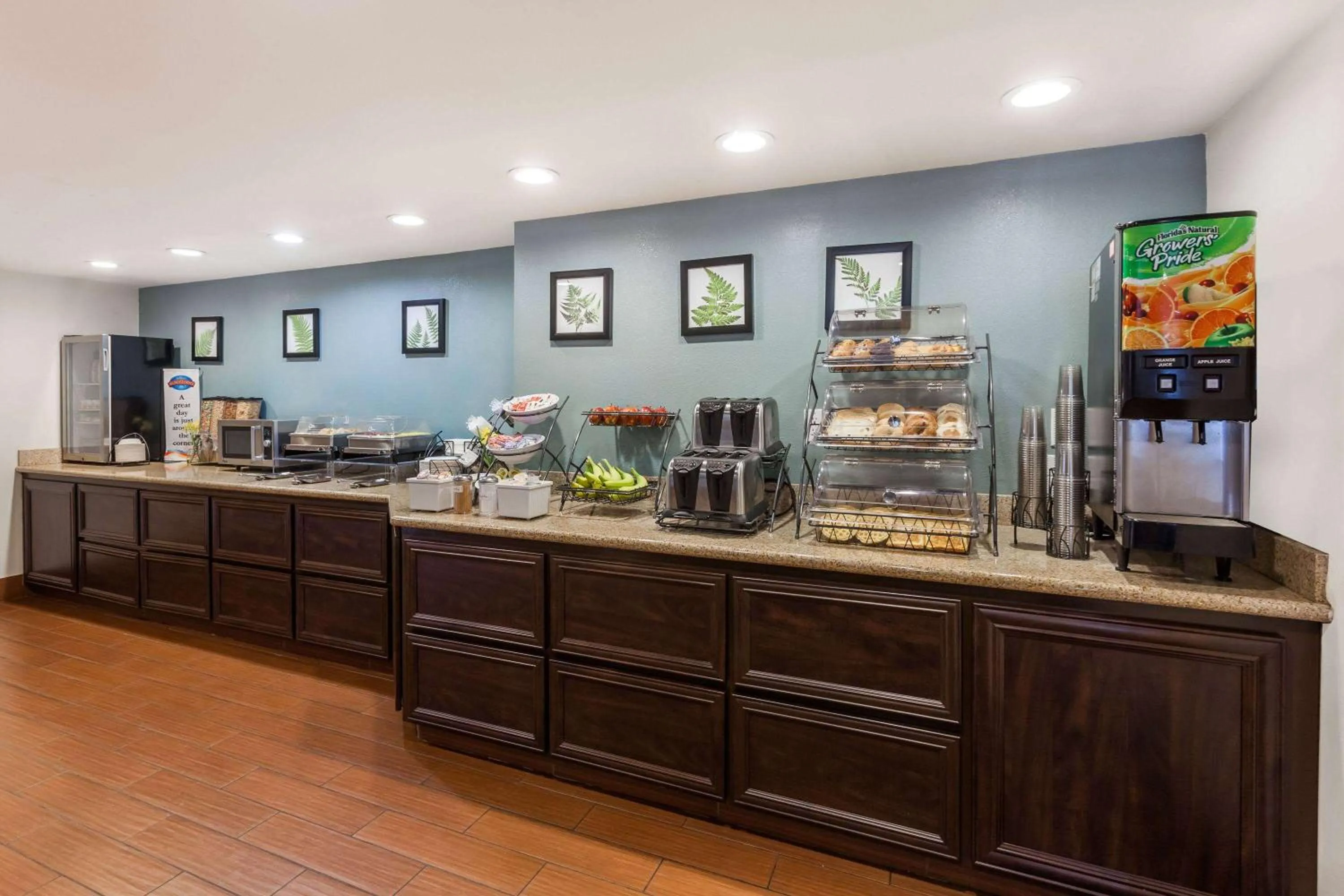 Breakfast in Baymont by Wyndham Barstow Historic Route 66