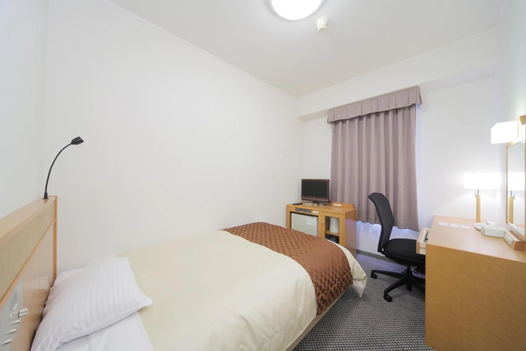 Bed, Room Photo in Hotel New Tanaka