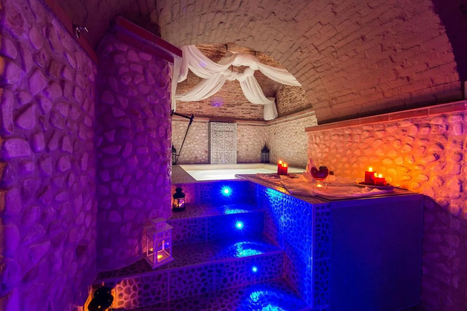 Hot Tub in Hotel Federico II