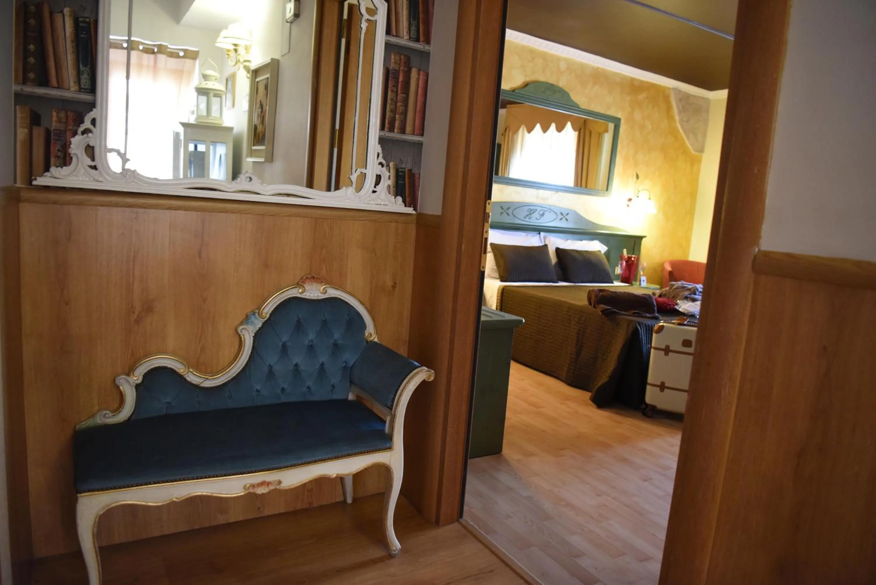 Photo of the whole room in Hotel Federico II