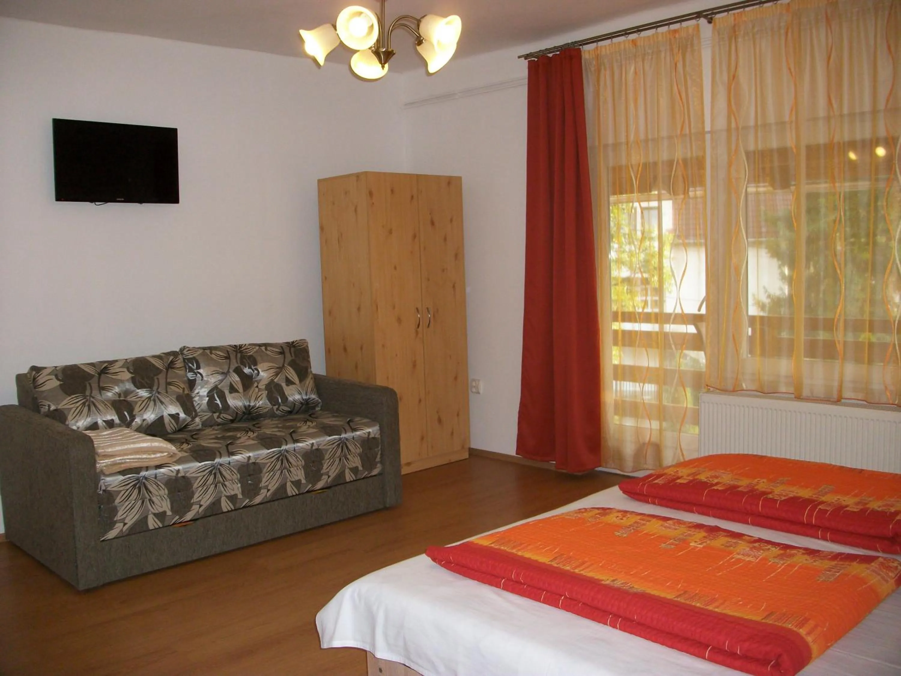 Quadruple Room with Mountain View in Éden II.