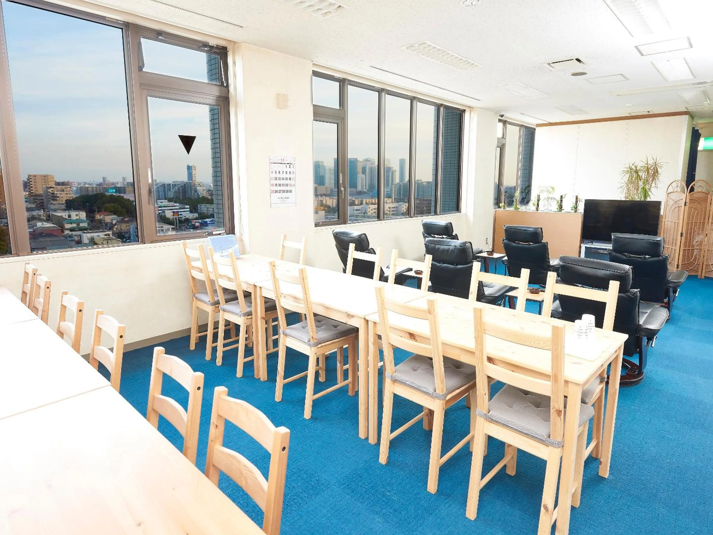 Communal lounge/ TV room in Famy Inn Makuhari