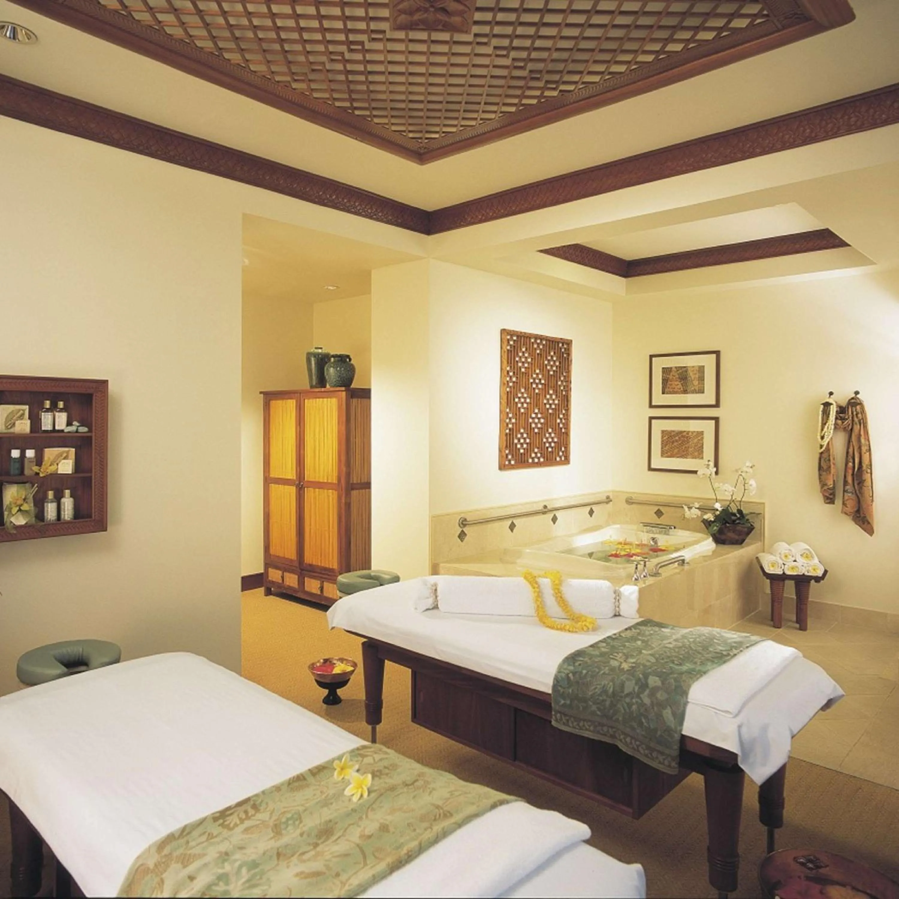 Spa and wellness centre/facilities, Bed in Hilton Grand Vacations Club Grand Waikikian Honolulu