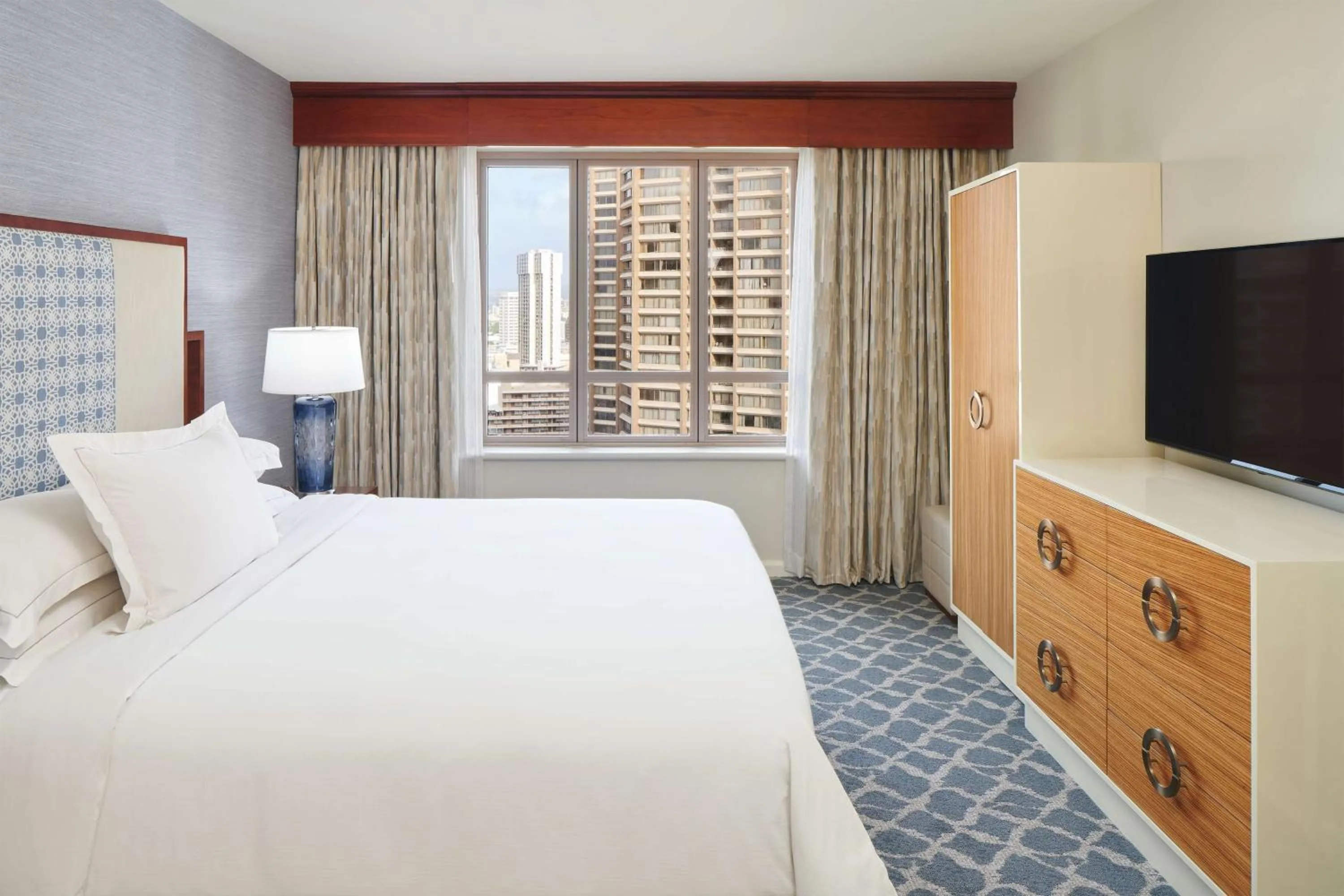 Bed in Hilton Grand Vacations Club Grand Waikikian Honolulu