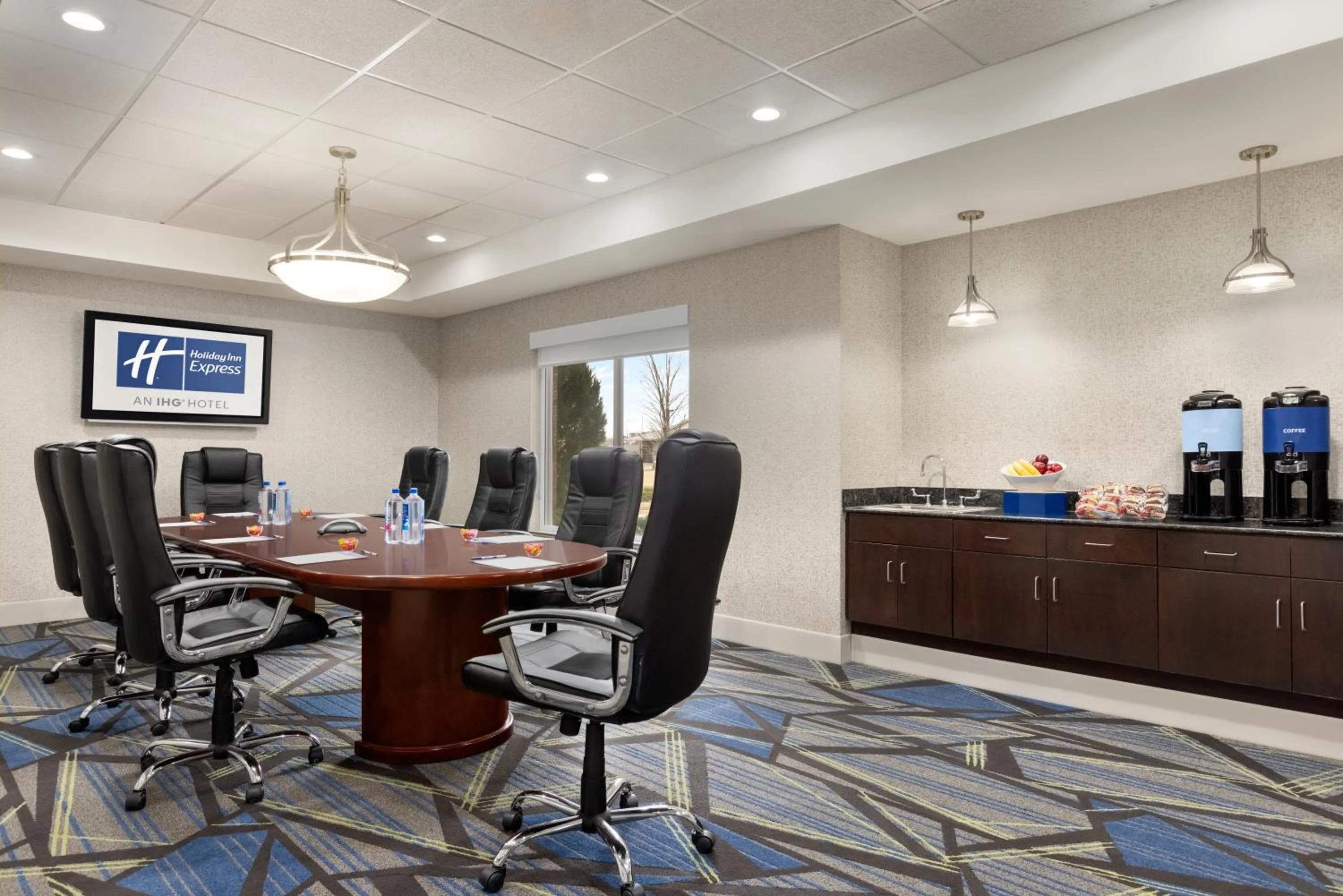TV and multimedia in Holiday Inn Express Hotel & Suites Opelika Auburn by IHG