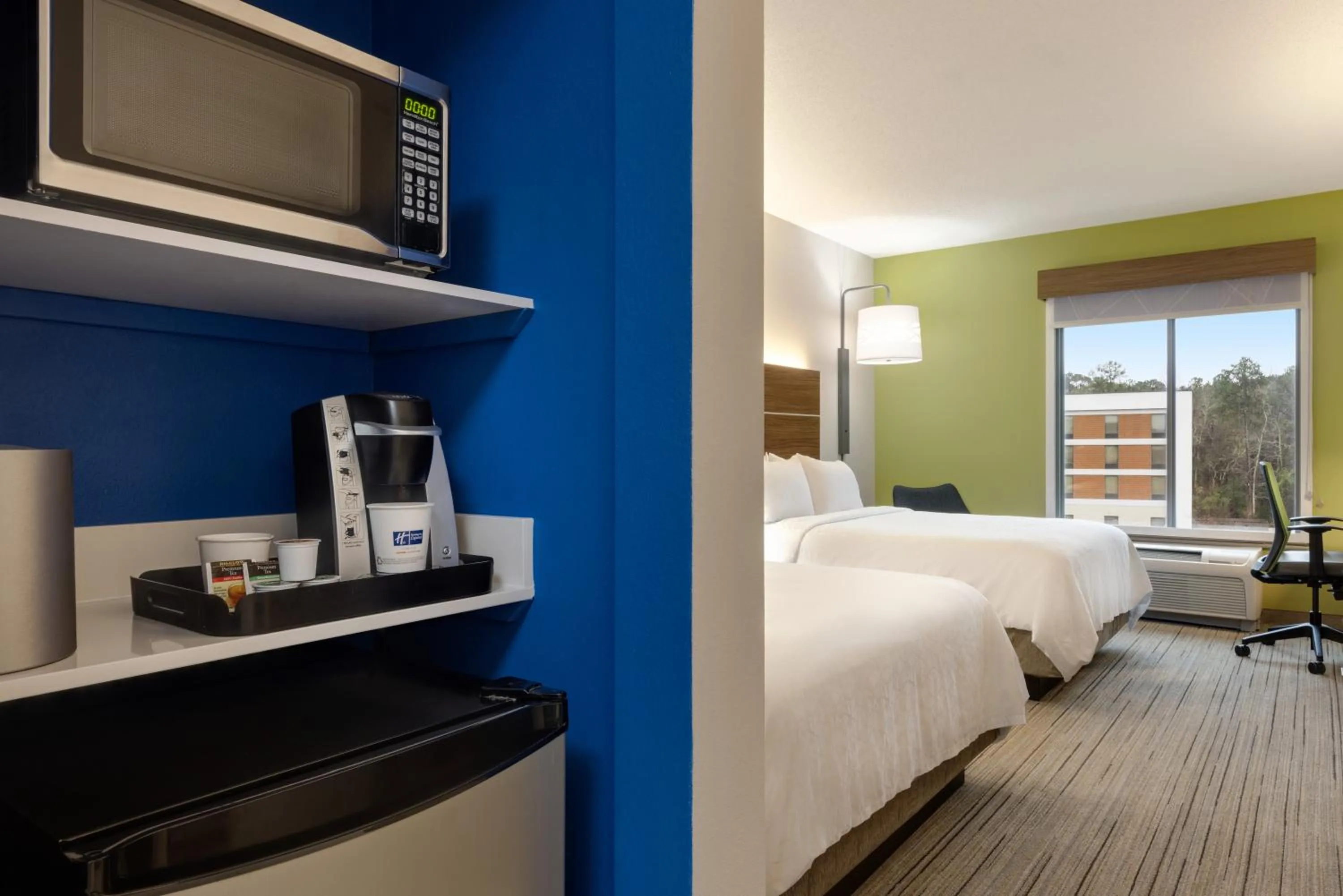 Bed in Holiday Inn Express Hotel & Suites Opelika Auburn by IHG