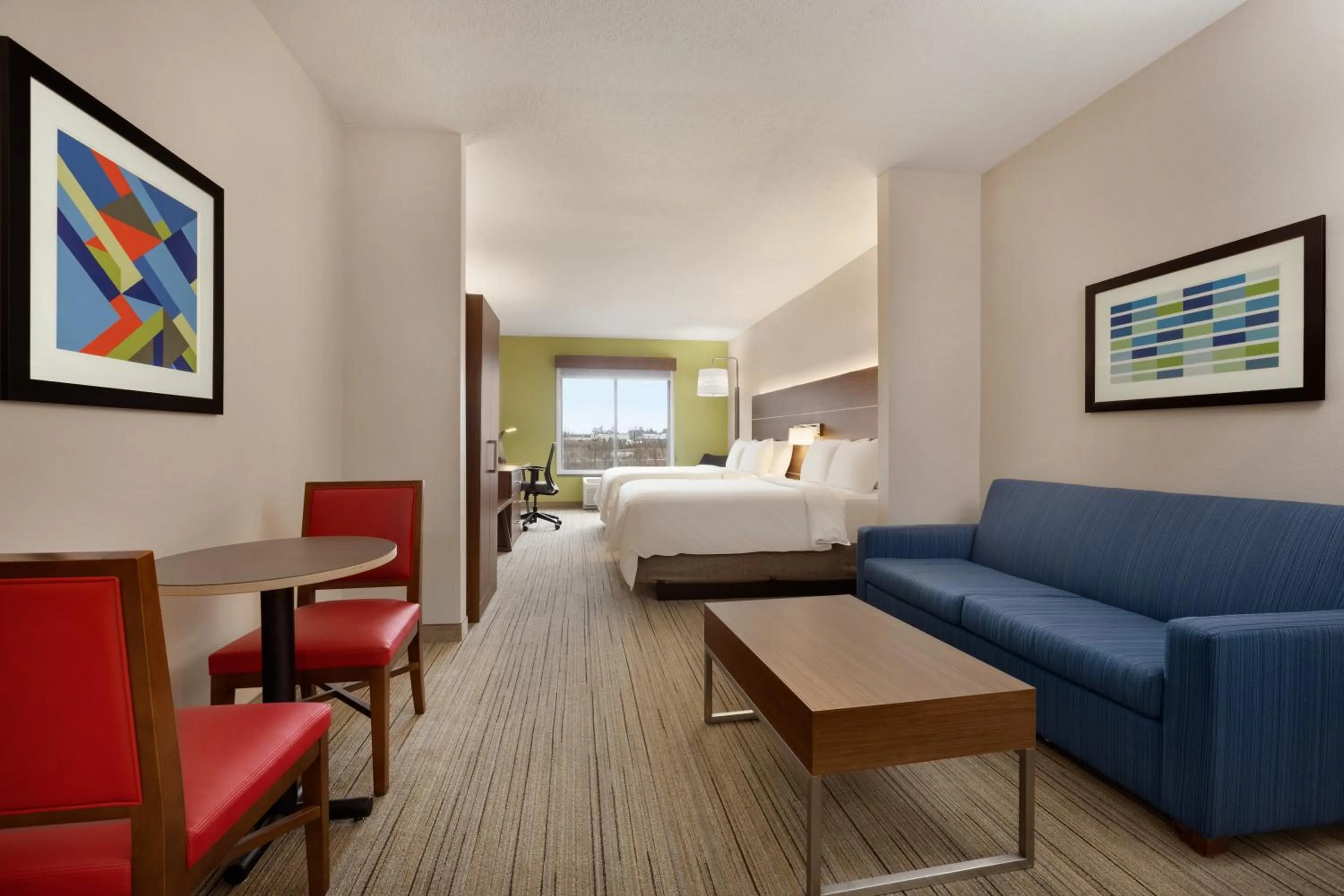 Bed in Holiday Inn Express Hotel & Suites Opelika Auburn by IHG