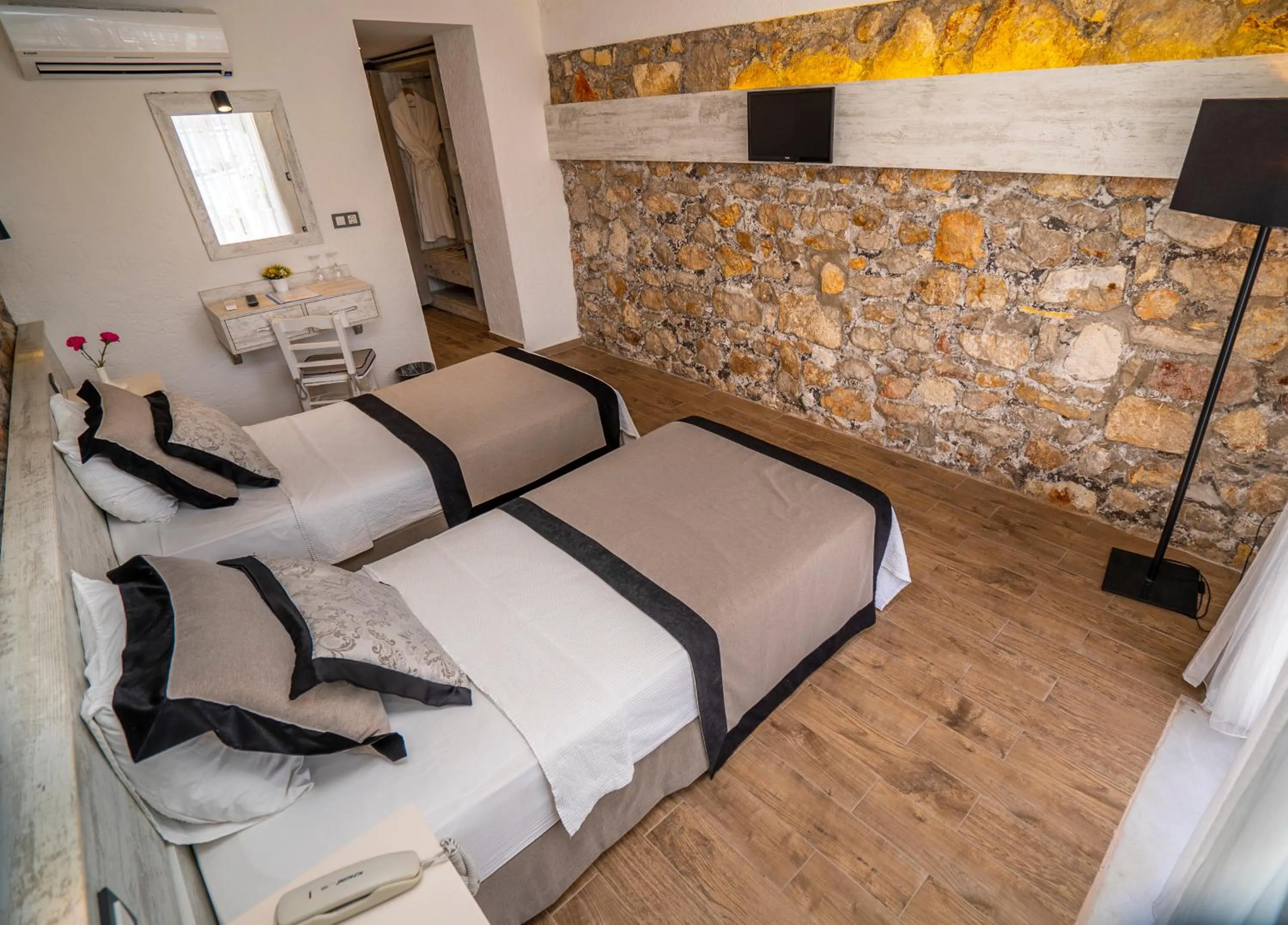 Bed in Sifne Thermal Otel