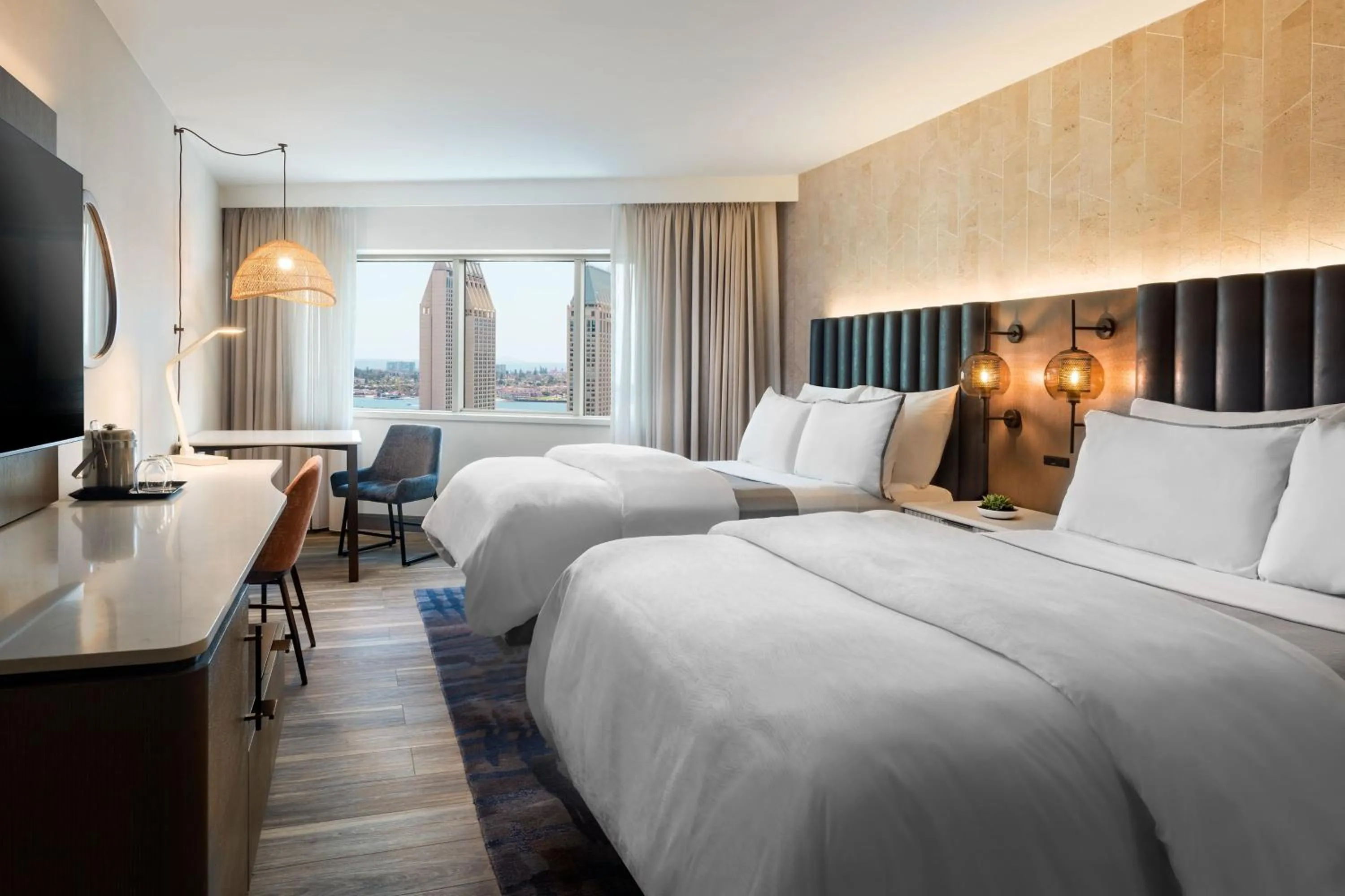 Photo of the whole room, Bed in The Westin San Diego Bayview