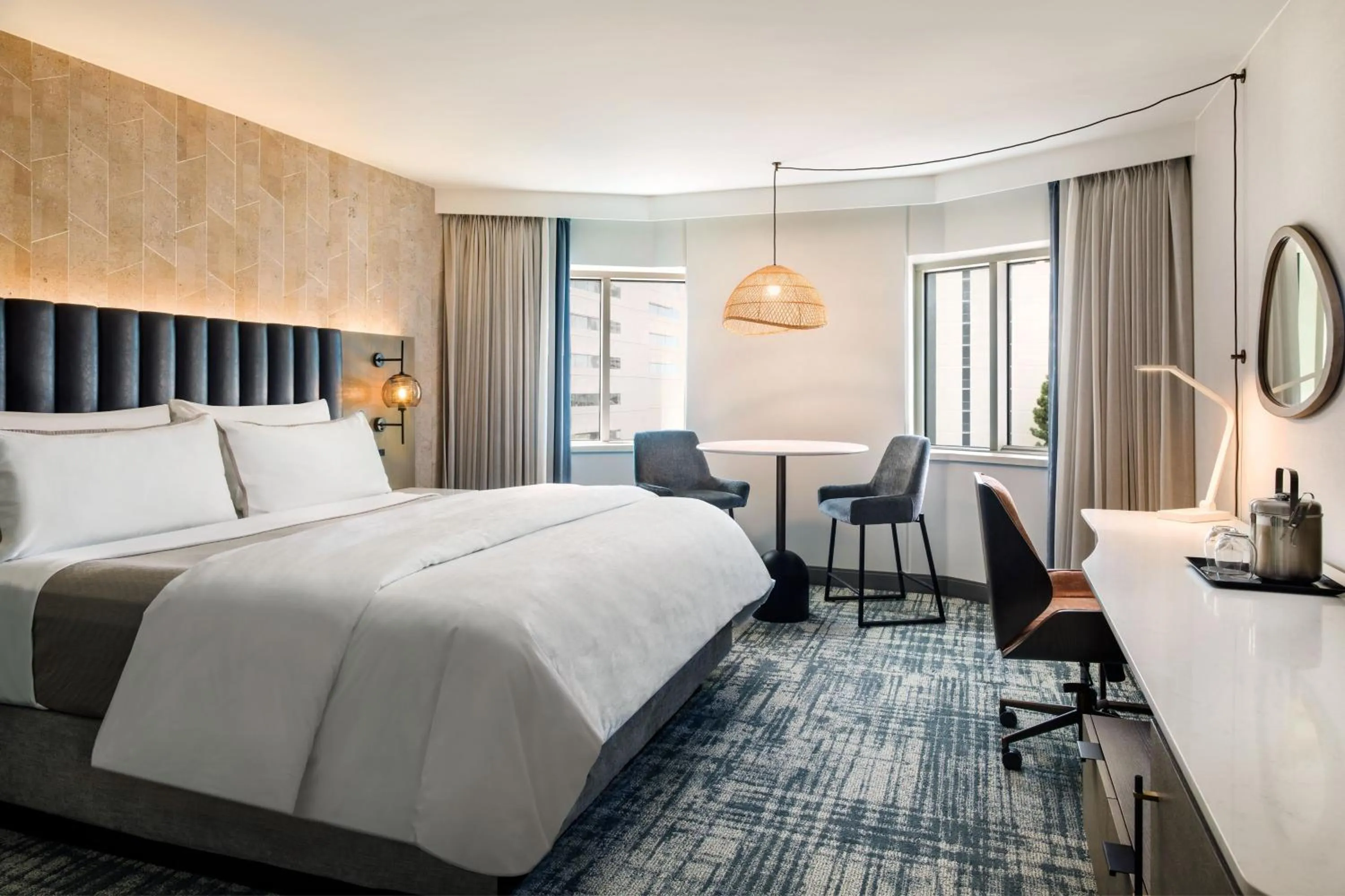 Photo of the whole room, Bed in The Westin San Diego Bayview