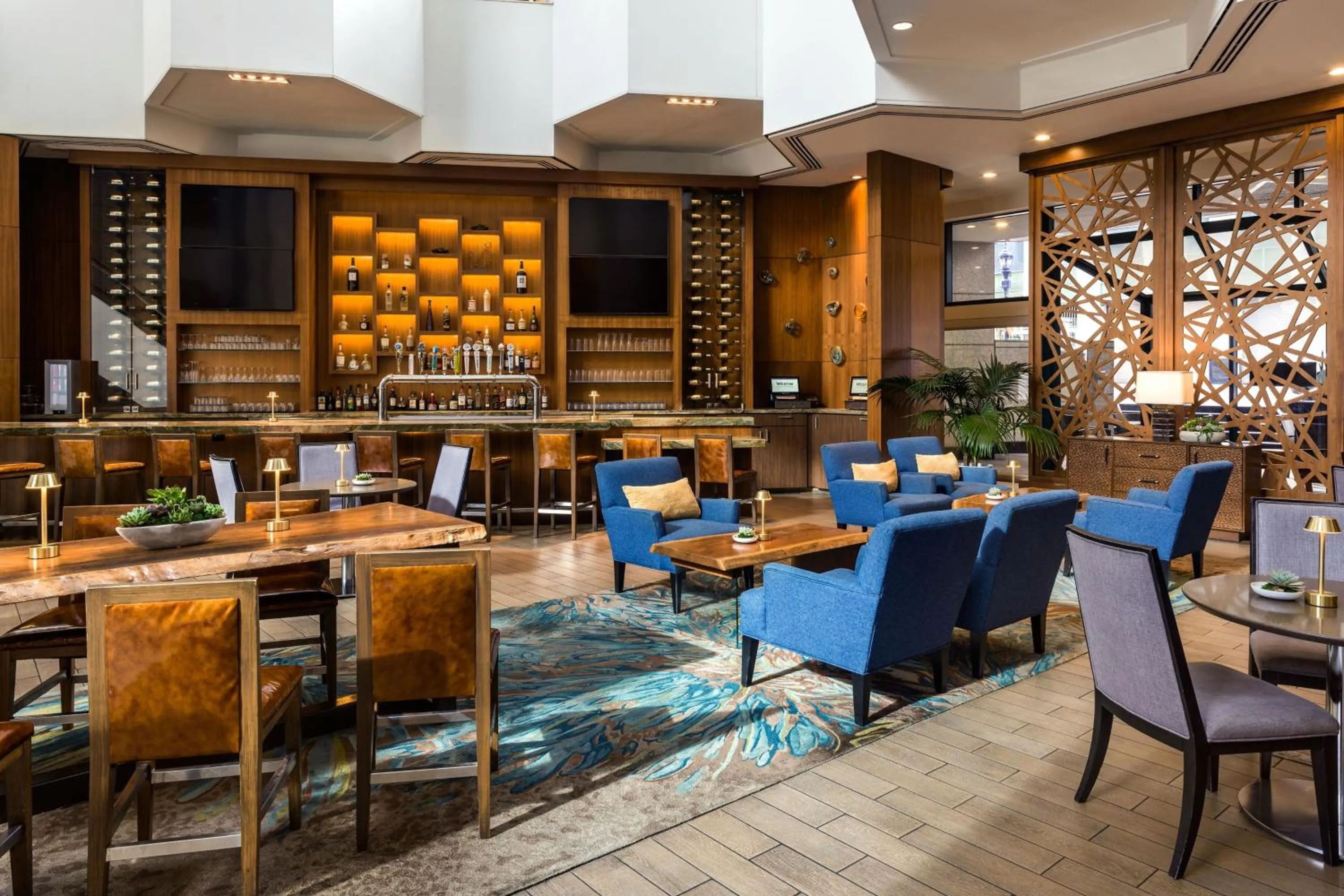 Lounge or bar in The Westin San Diego Bayview