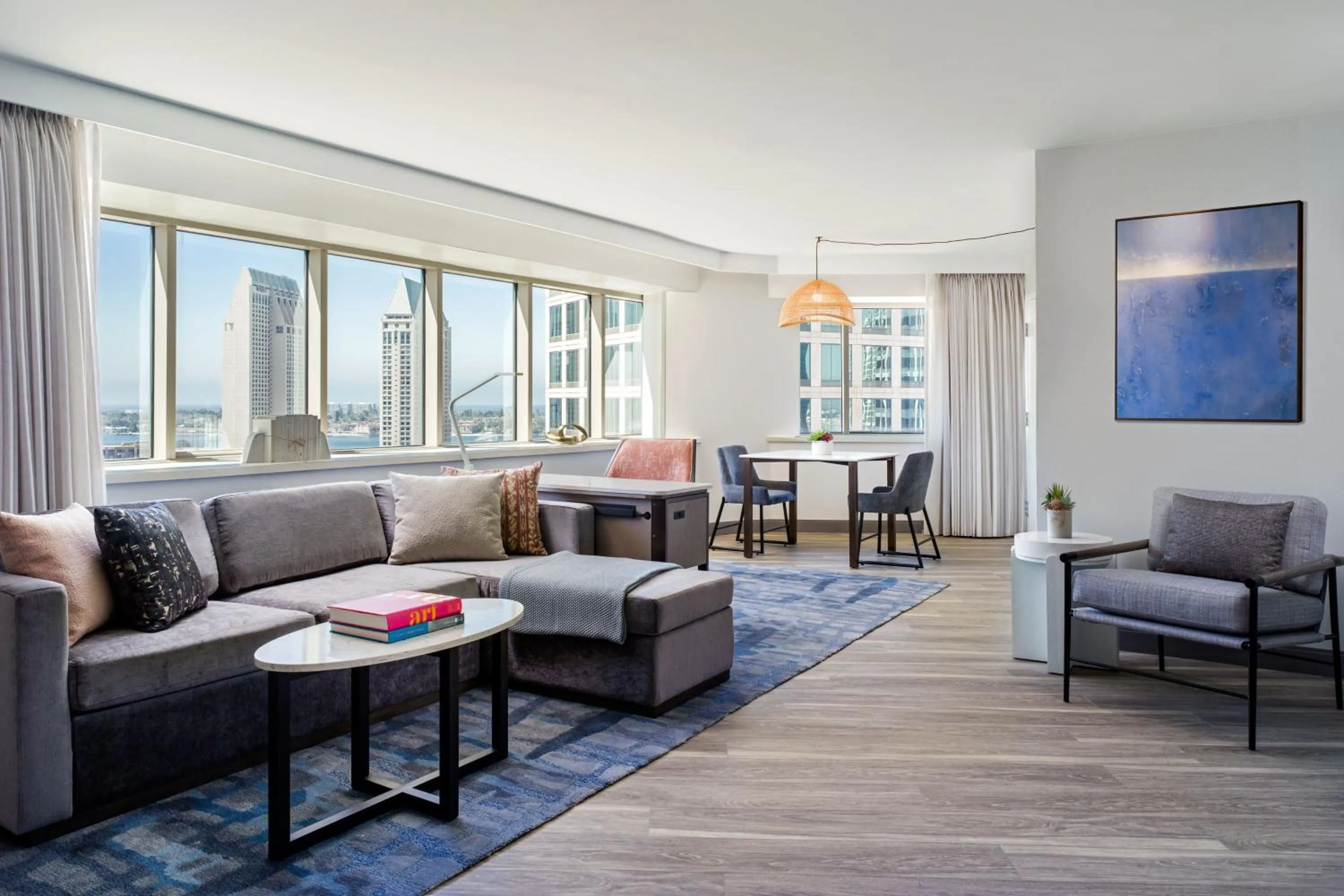 Living room in The Westin San Diego Bayview