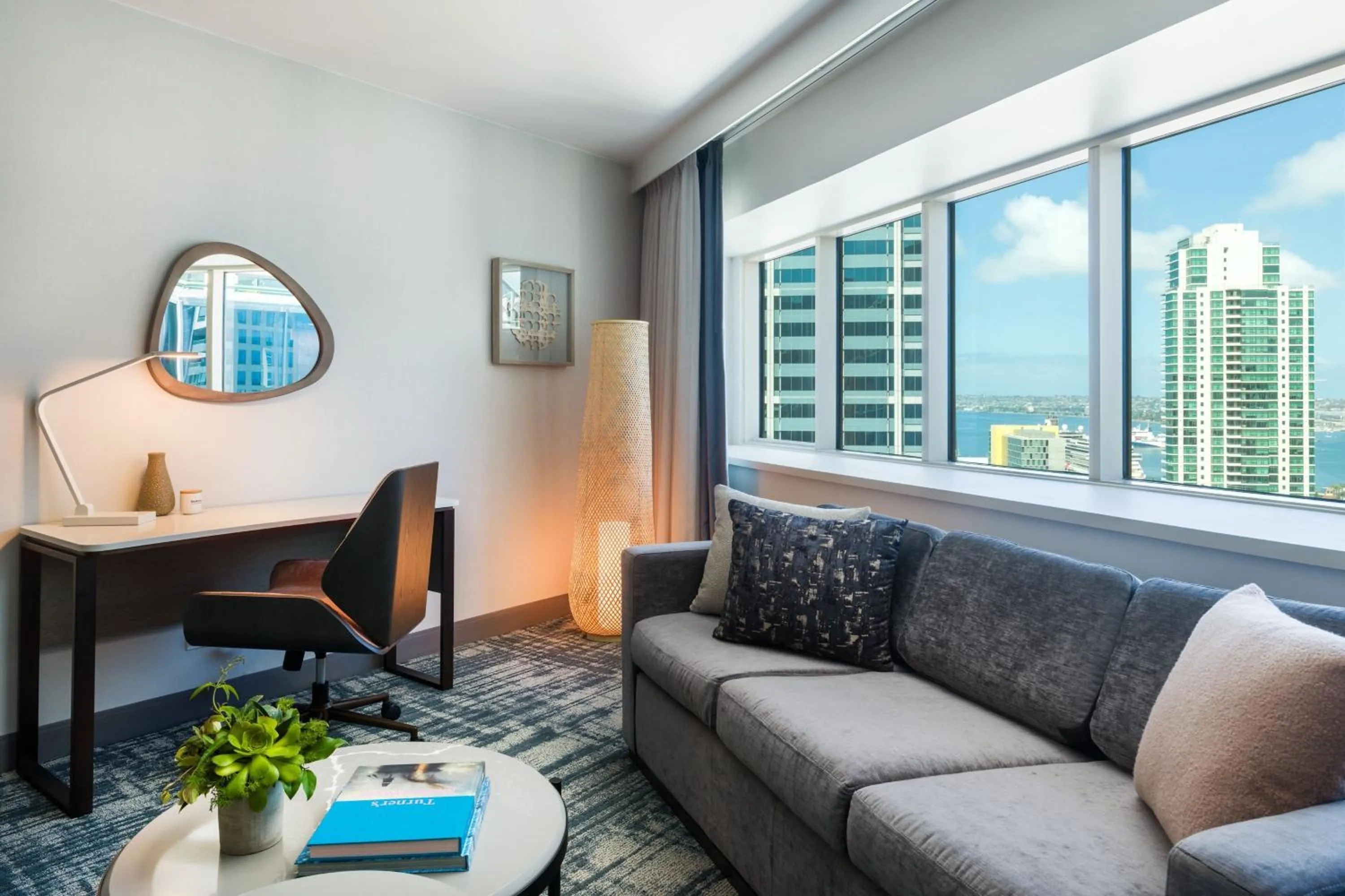 Living room in The Westin San Diego Bayview