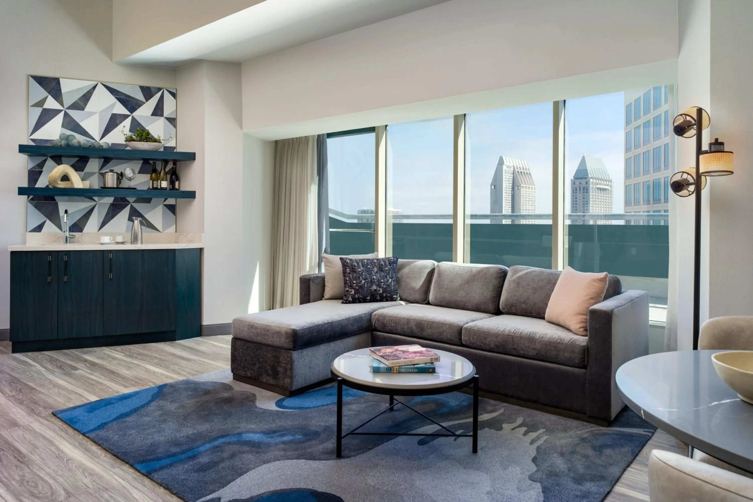 Living room in The Westin San Diego Bayview