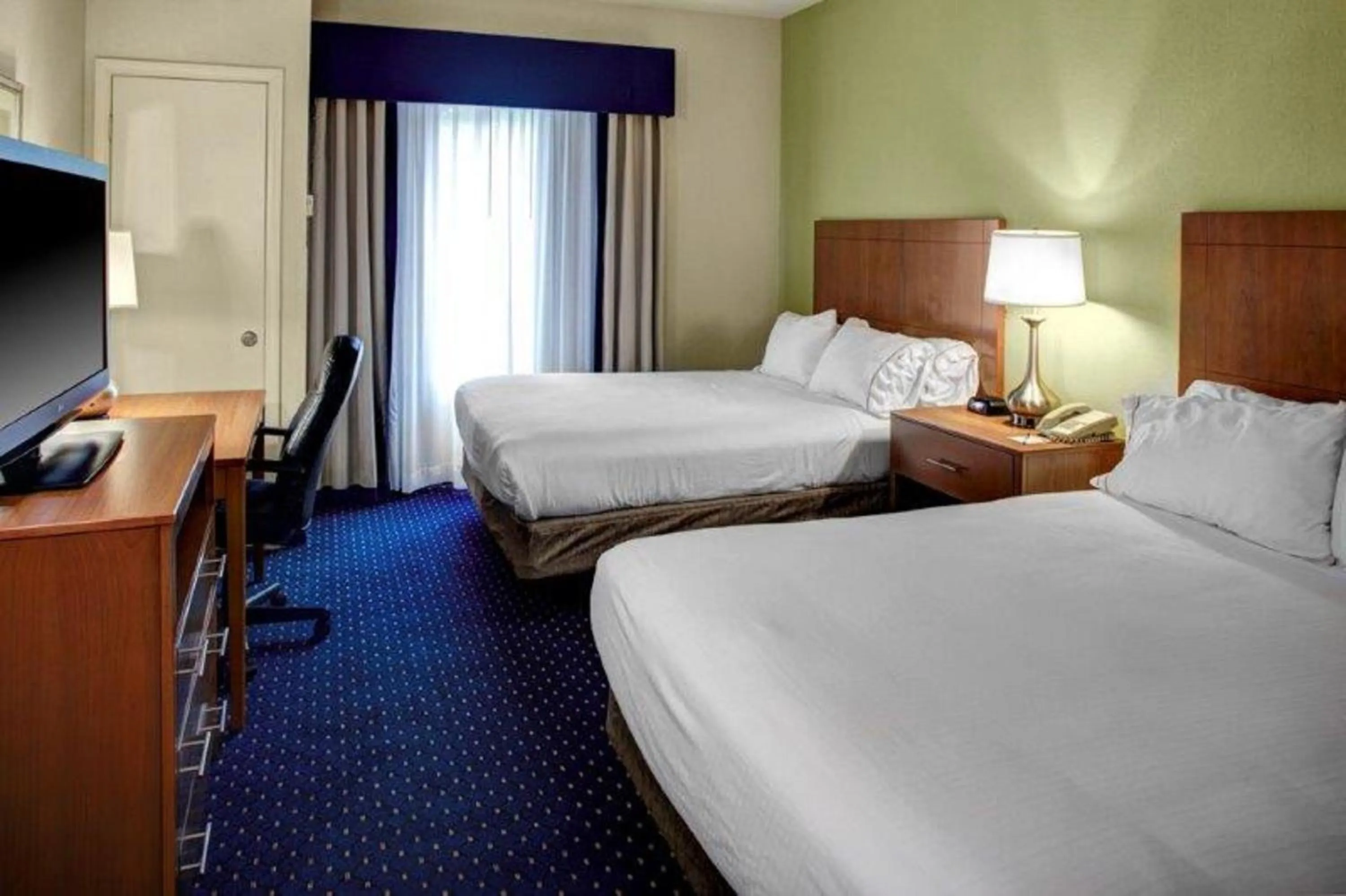 Photo of the whole room, Bed in Holiday Inn Express Ashland by IHG