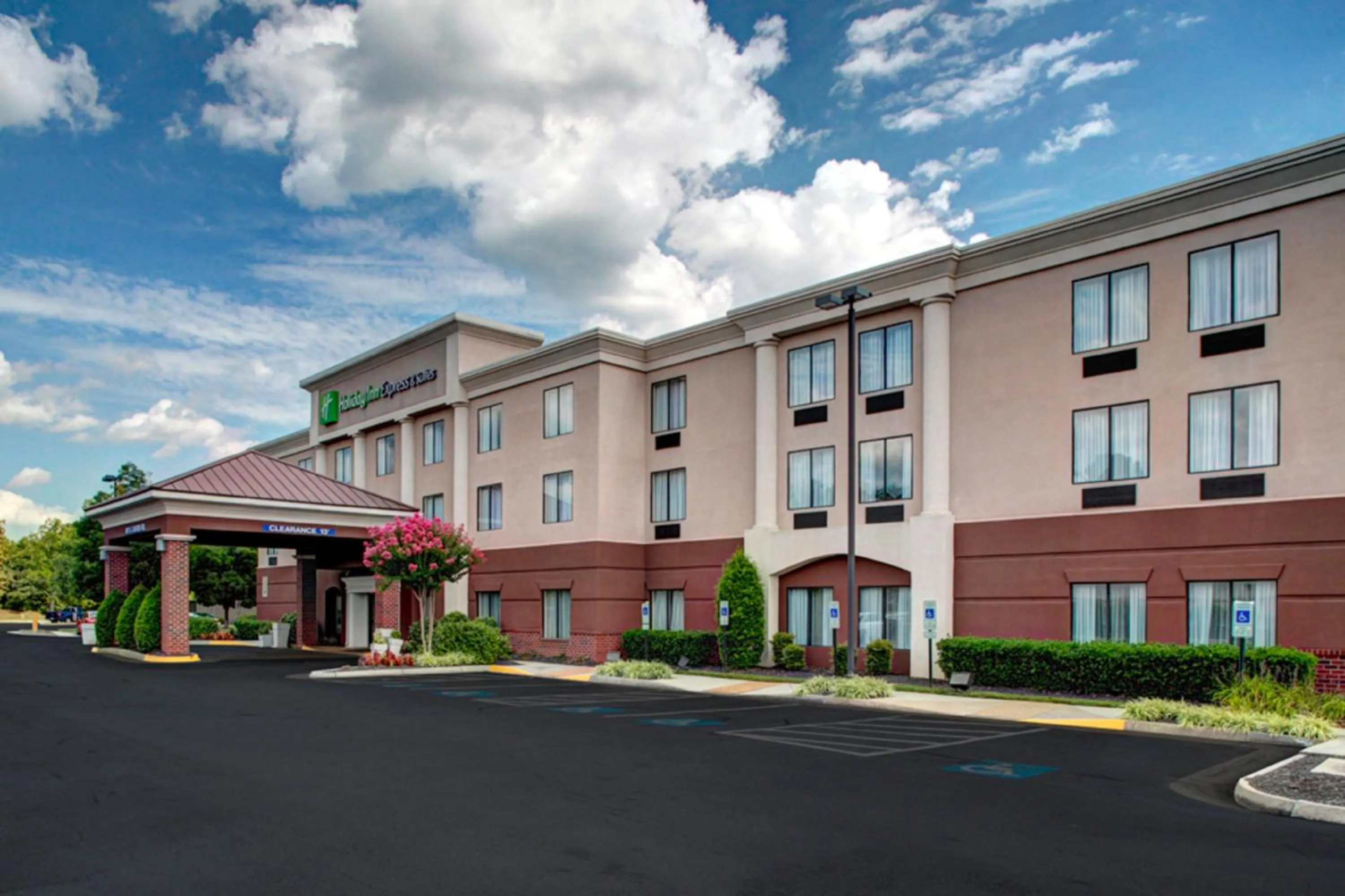 Property building in Holiday Inn Express Ashland by IHG