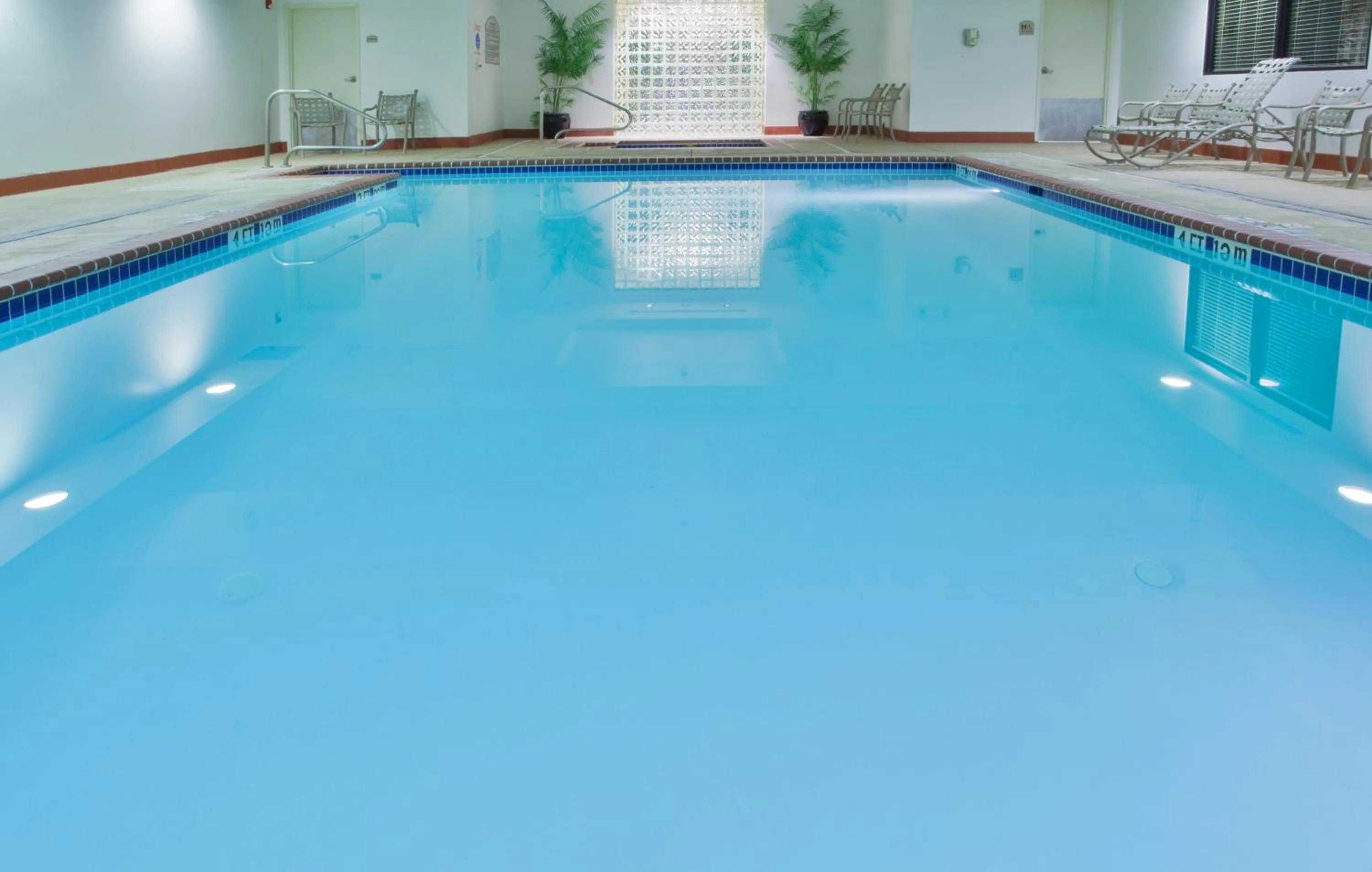 Swimming pool in Holiday Inn Express Ashland by IHG