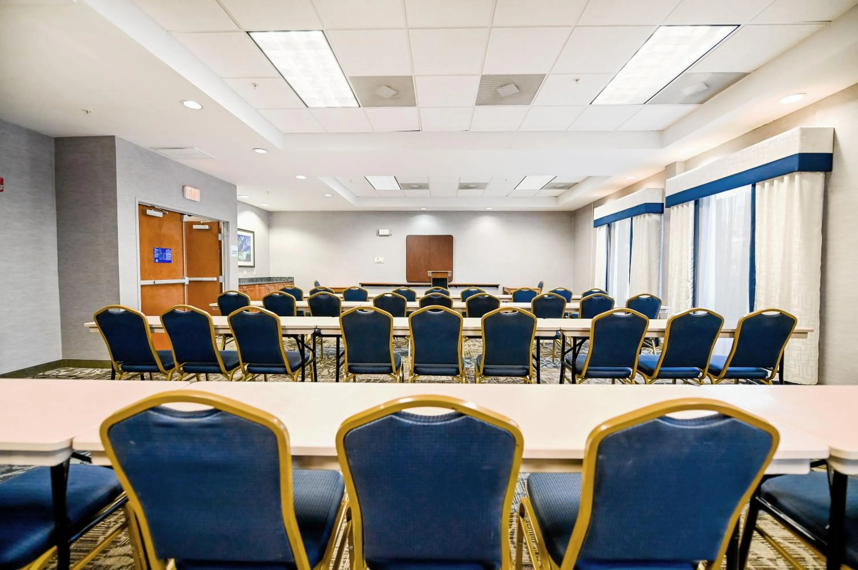 Meeting/conference room in Holiday Inn Express Ashland by IHG