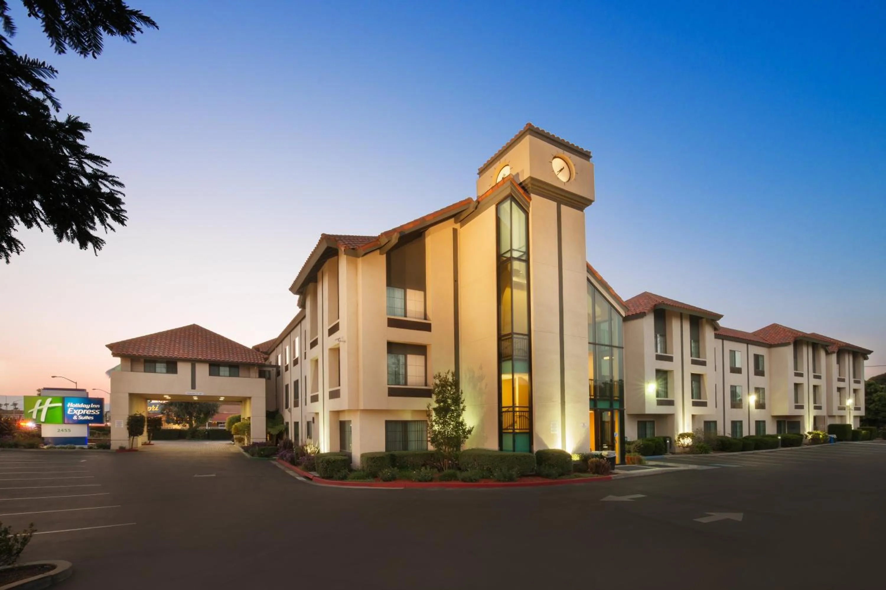 Property building in Holiday Inn Express & Suites Santa Clara - Silicon Valley by IHG
