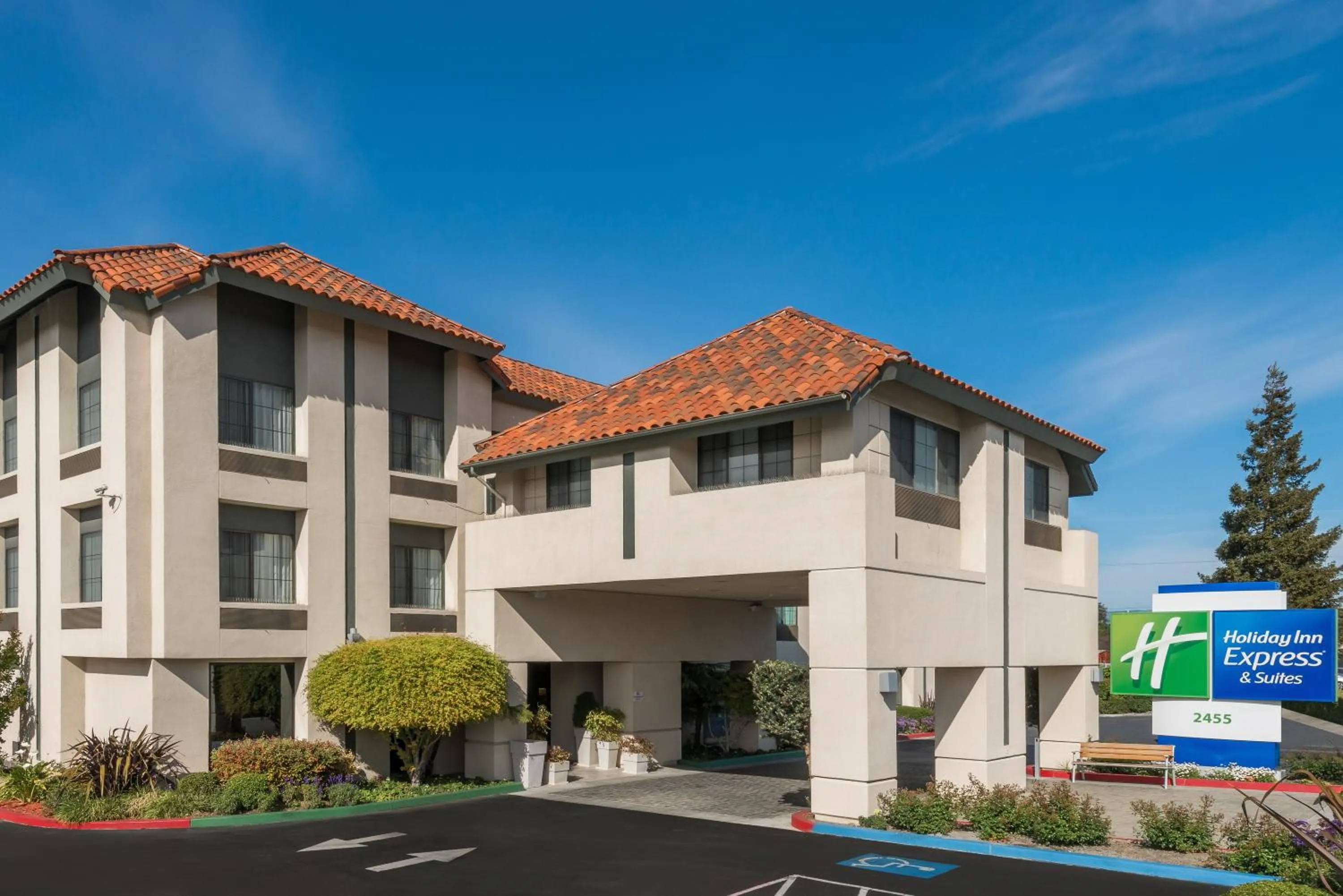 Property building in Holiday Inn Express & Suites Santa Clara - Silicon Valley by IHG
