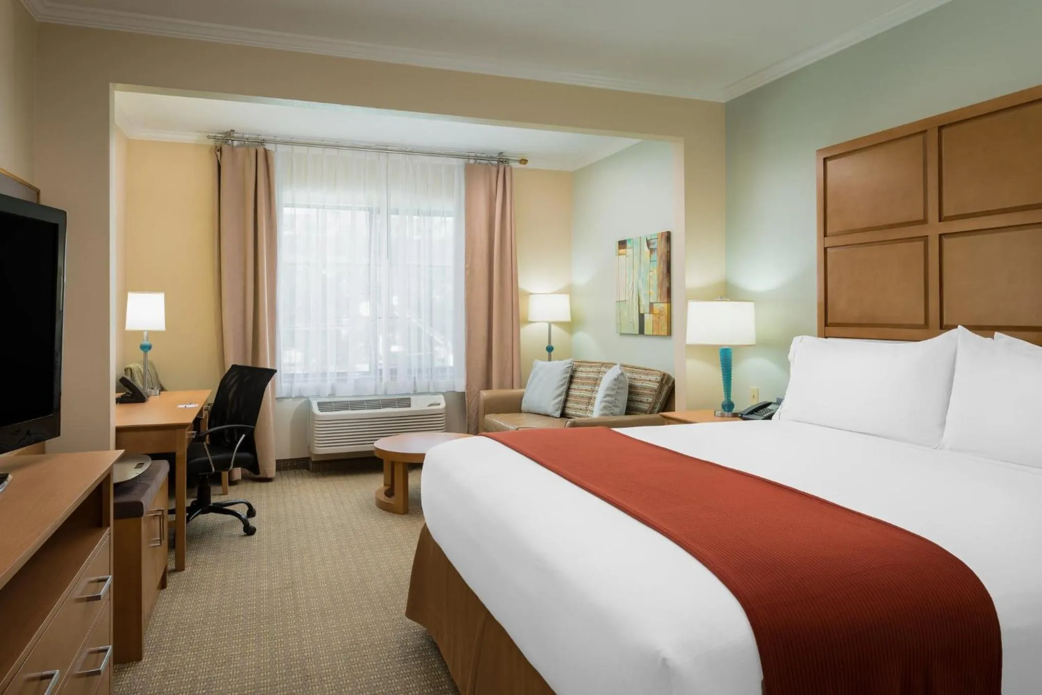 Photo of the whole room, Bed in Holiday Inn Express & Suites Santa Clara - Silicon Valley by IHG