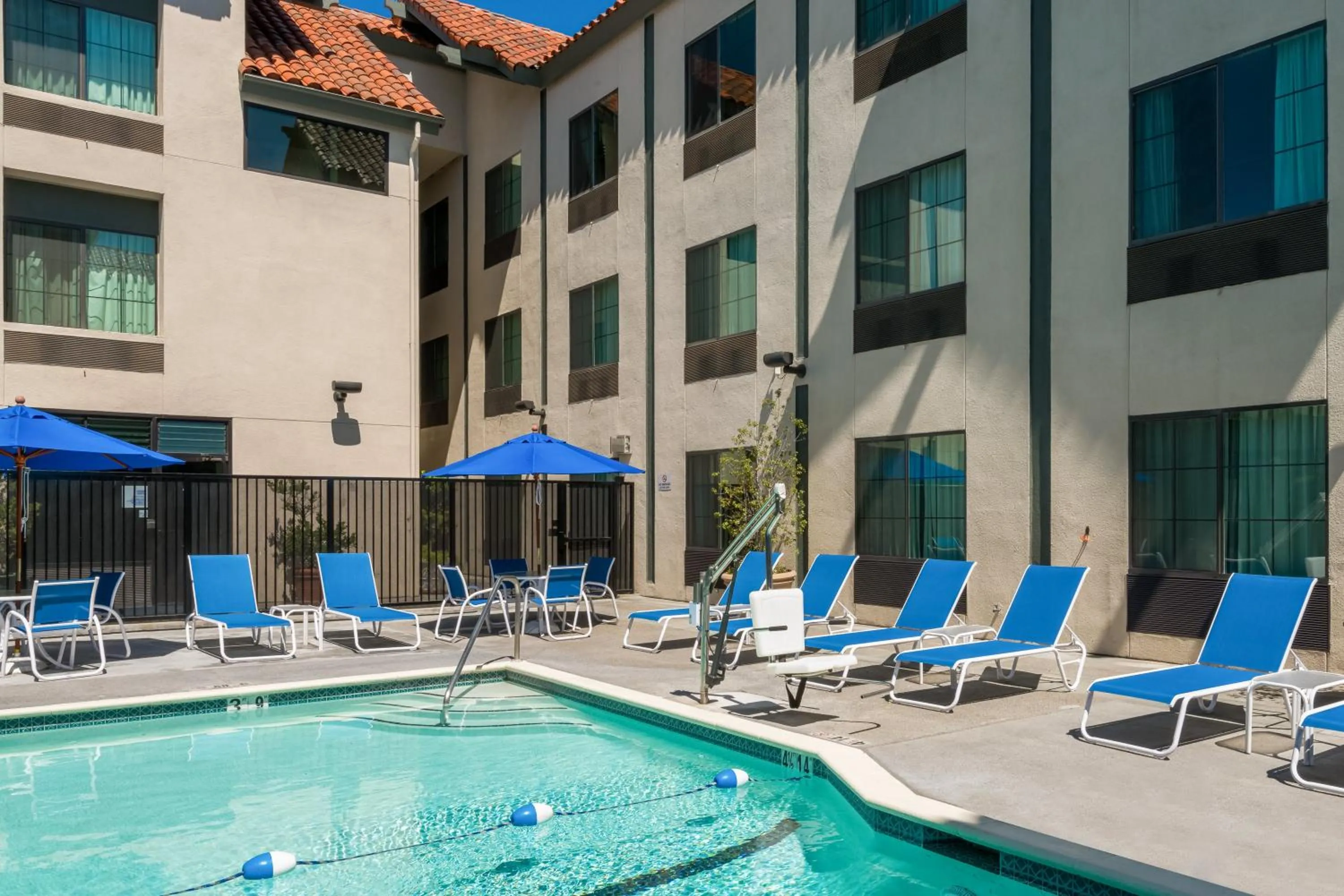 Swimming pool in Holiday Inn Express & Suites Santa Clara - Silicon Valley by IHG