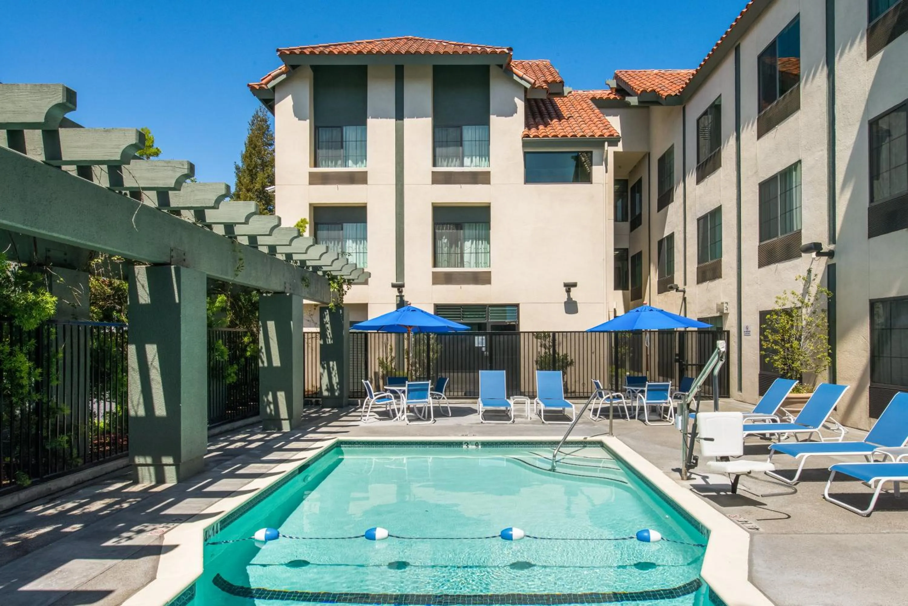 Swimming pool in Holiday Inn Express & Suites Santa Clara - Silicon Valley by IHG