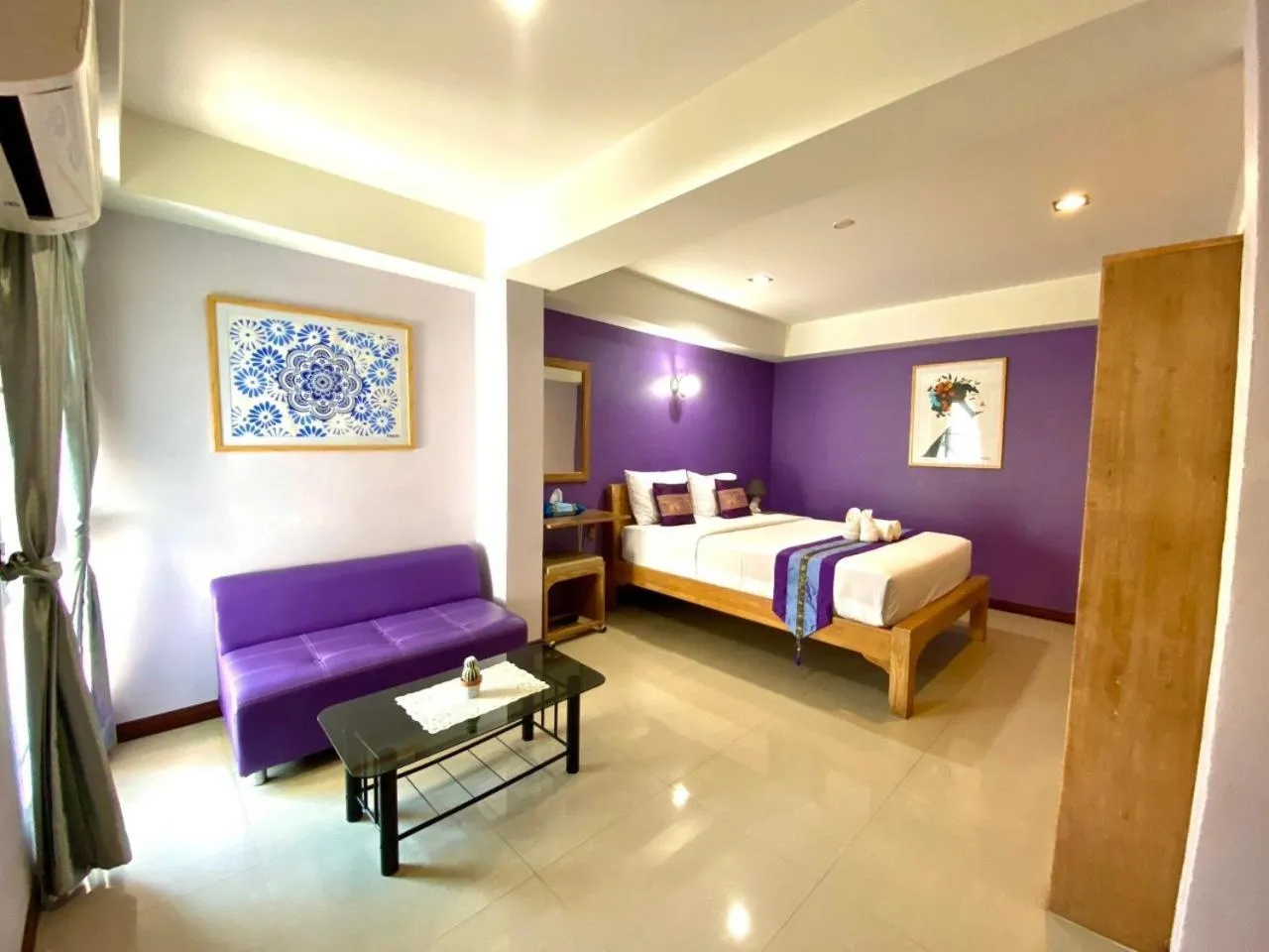 Photo of the whole room, Bed in Chinda Boutique Hotel