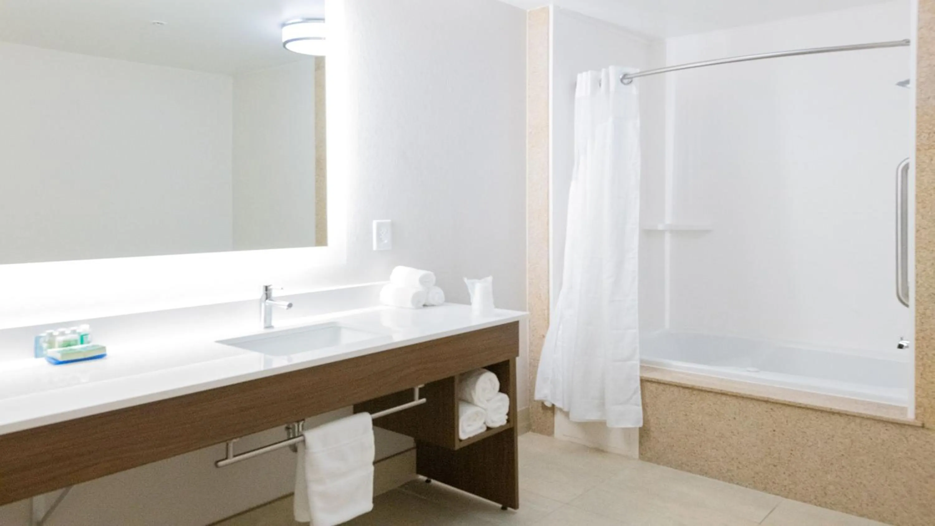 Photo of the whole room in Holiday Inn Express & Suites Lexington North West-The Vineyard by IHG