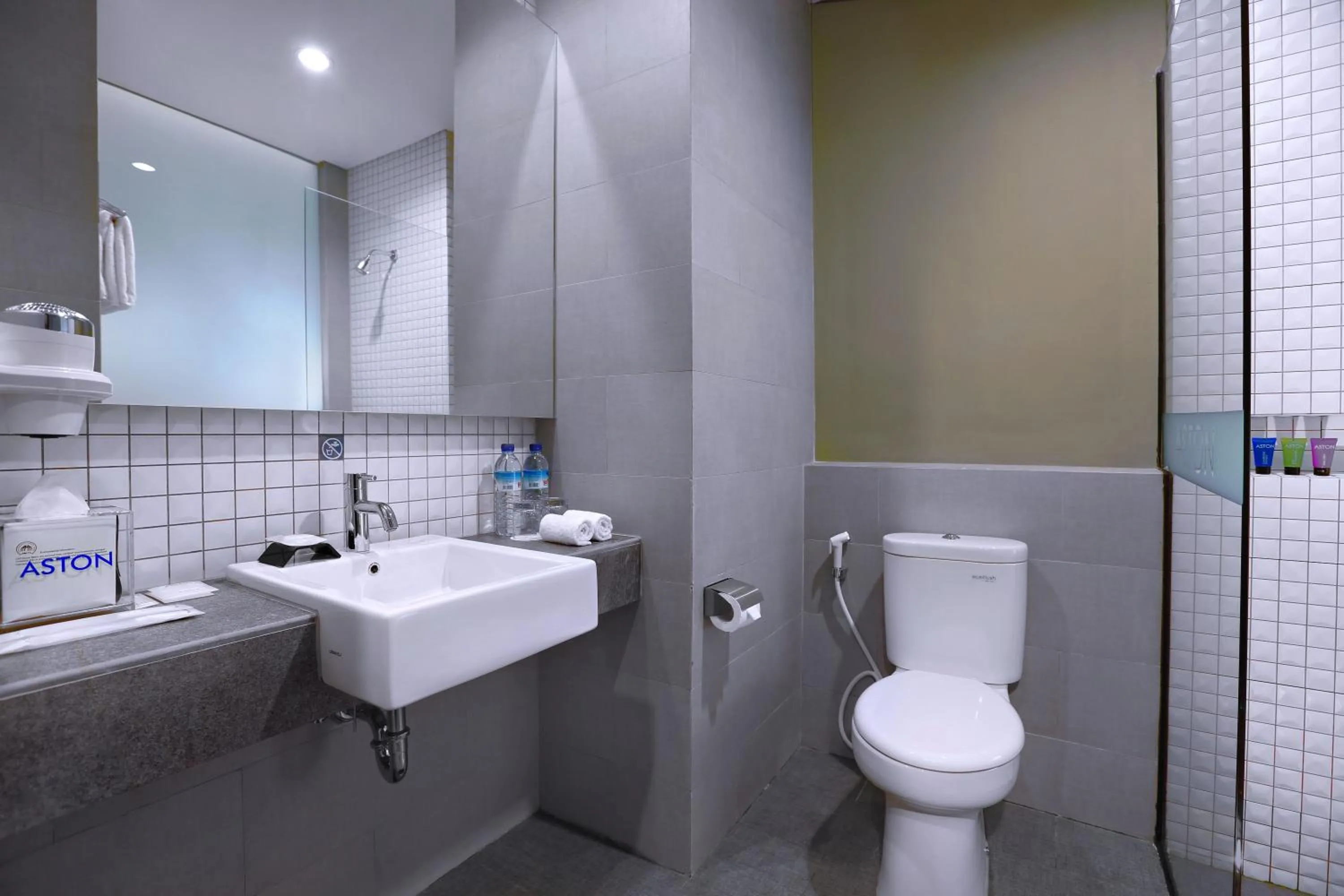Bathroom in Aston Inn Mataram