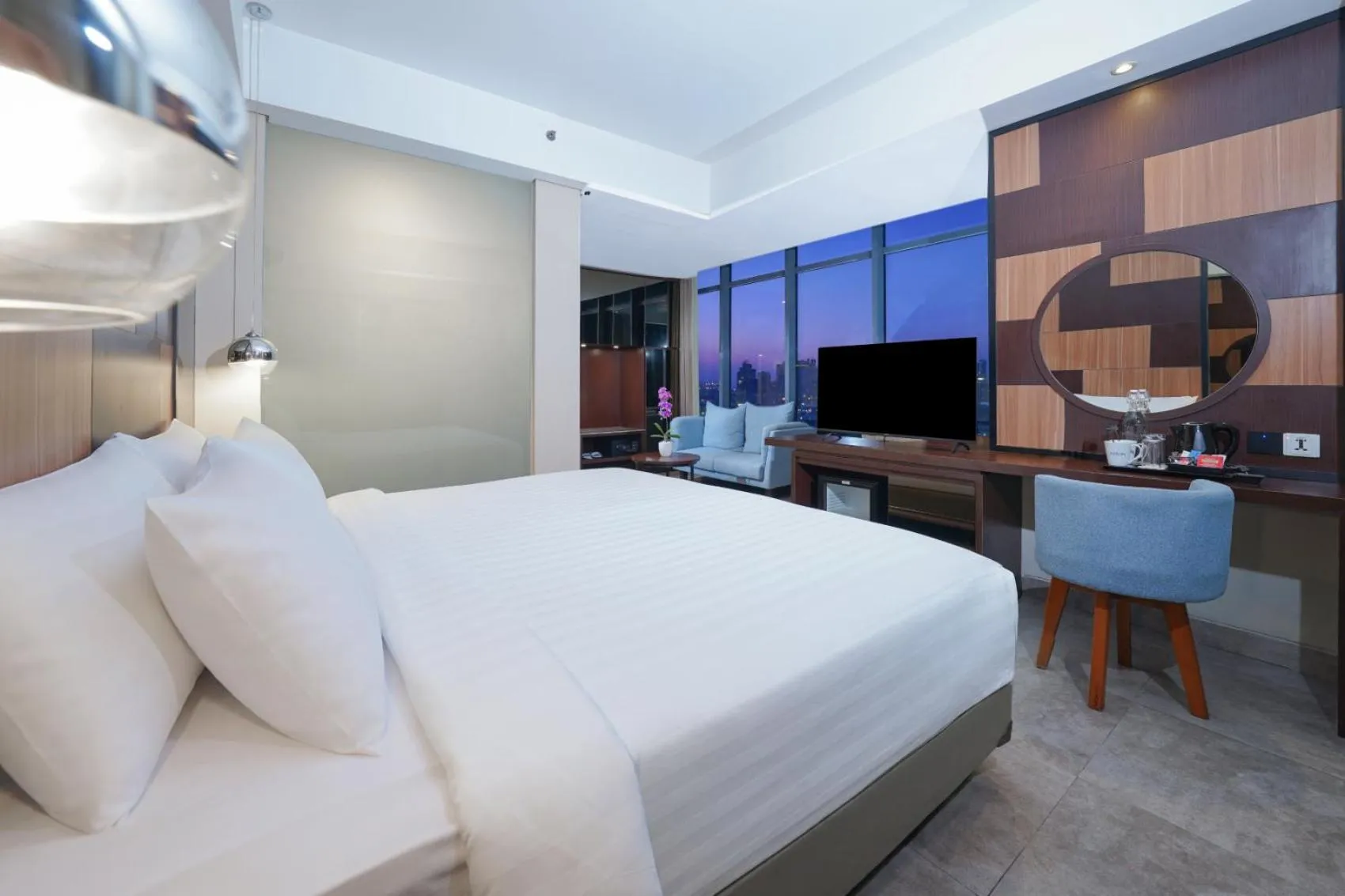 Bedroom, Bed in Aston Inn Mataram