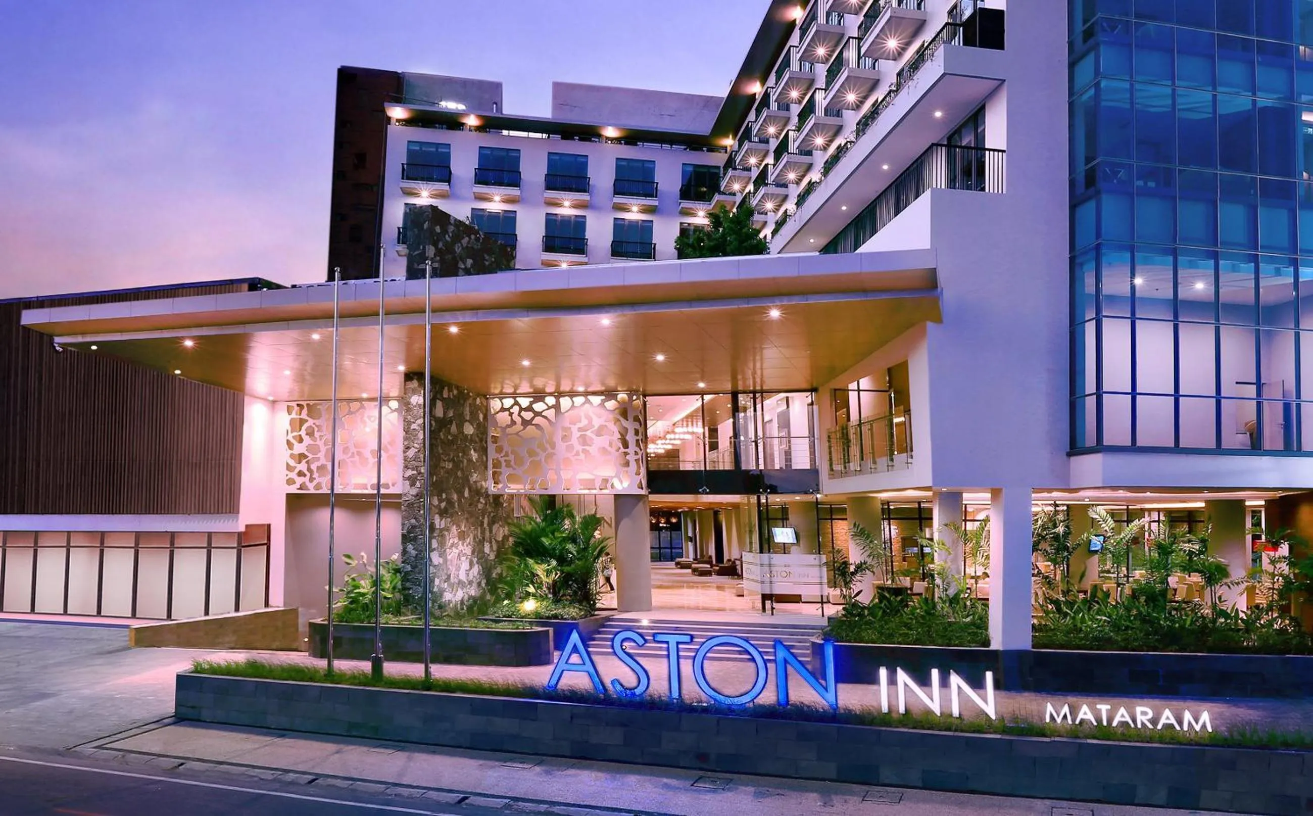 Facade/entrance in Aston Inn Mataram