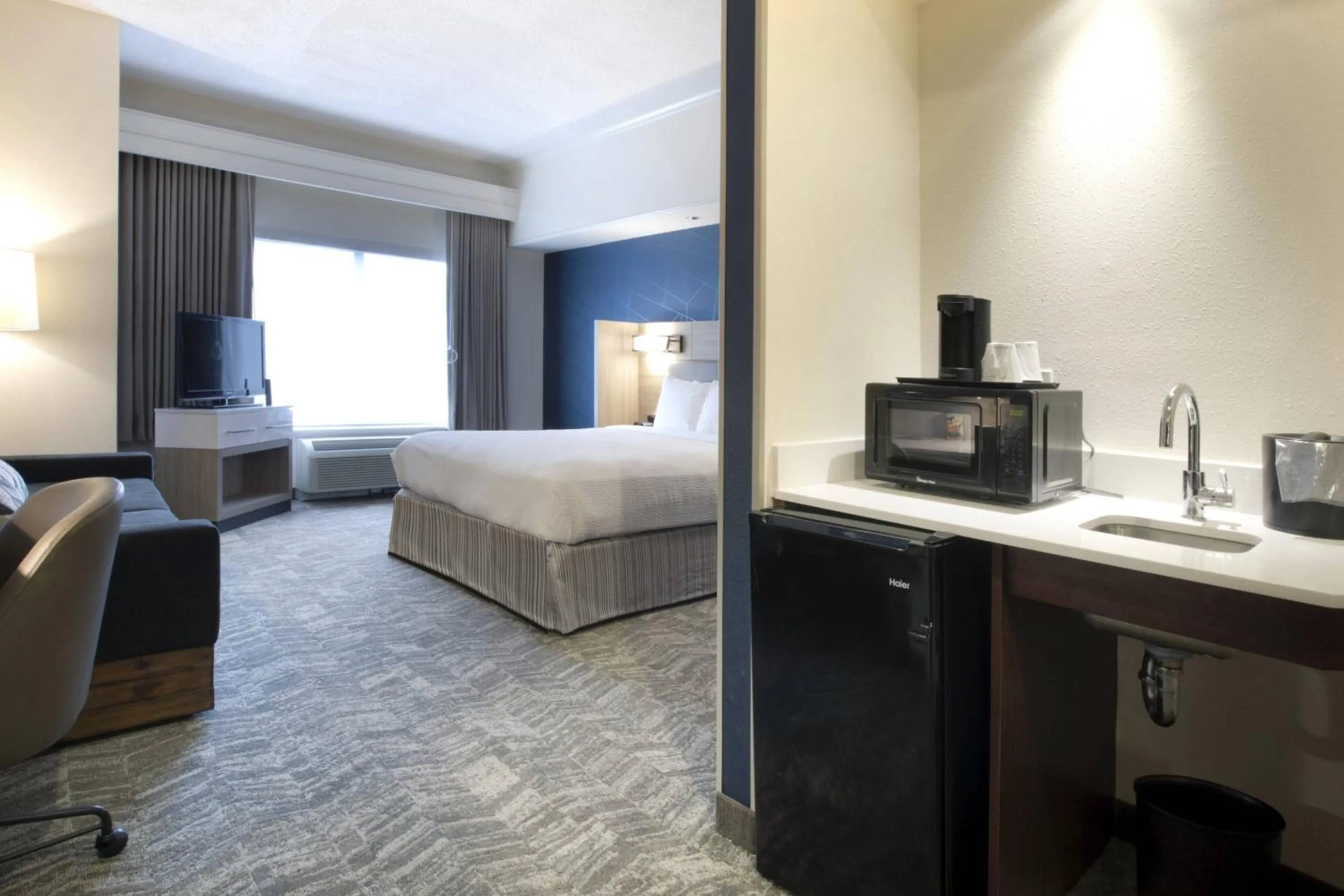 Photo of the whole room, Bed in SpringHill Suites by Marriott Savannah I-95 South